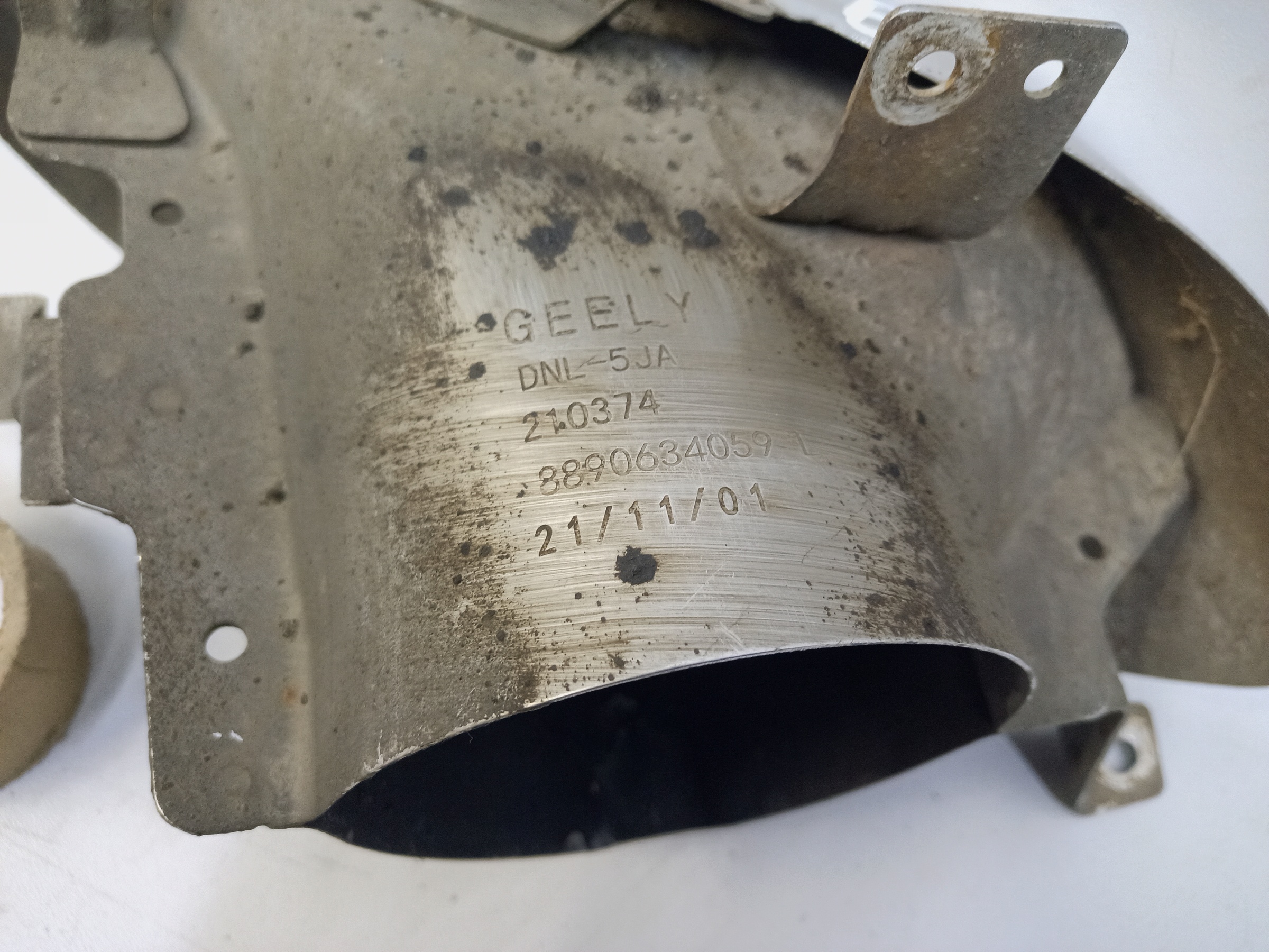 Насадка глушителя левая Geely Tugella