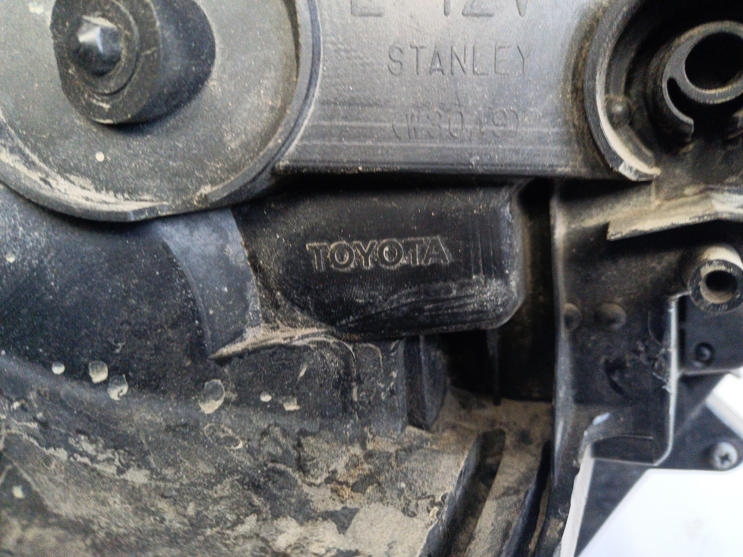 Фара передняя левая Toyota RAV4 CA40 Restail галоген линза ДХО