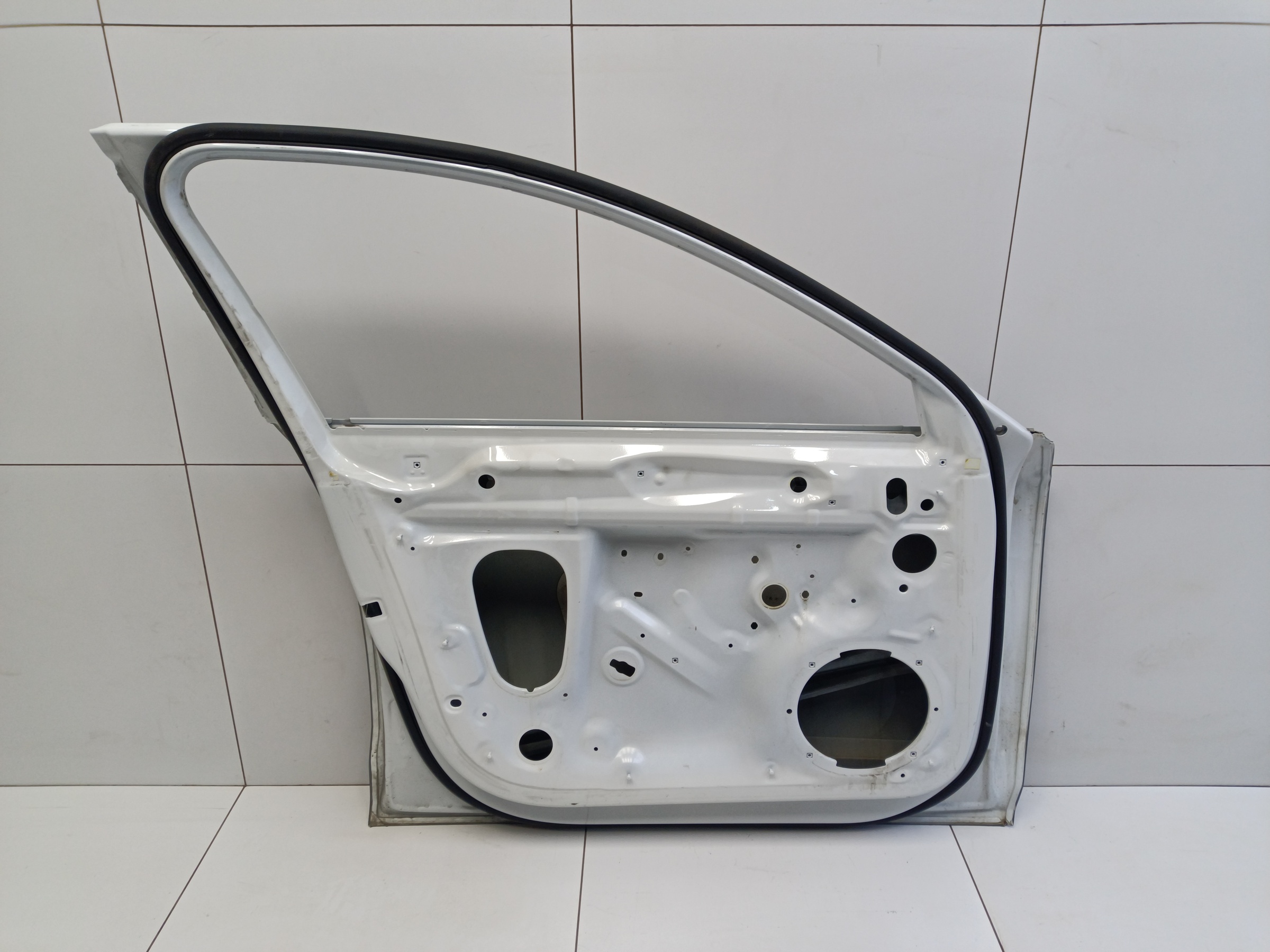 Дверь передняя левая Audi A4 B9