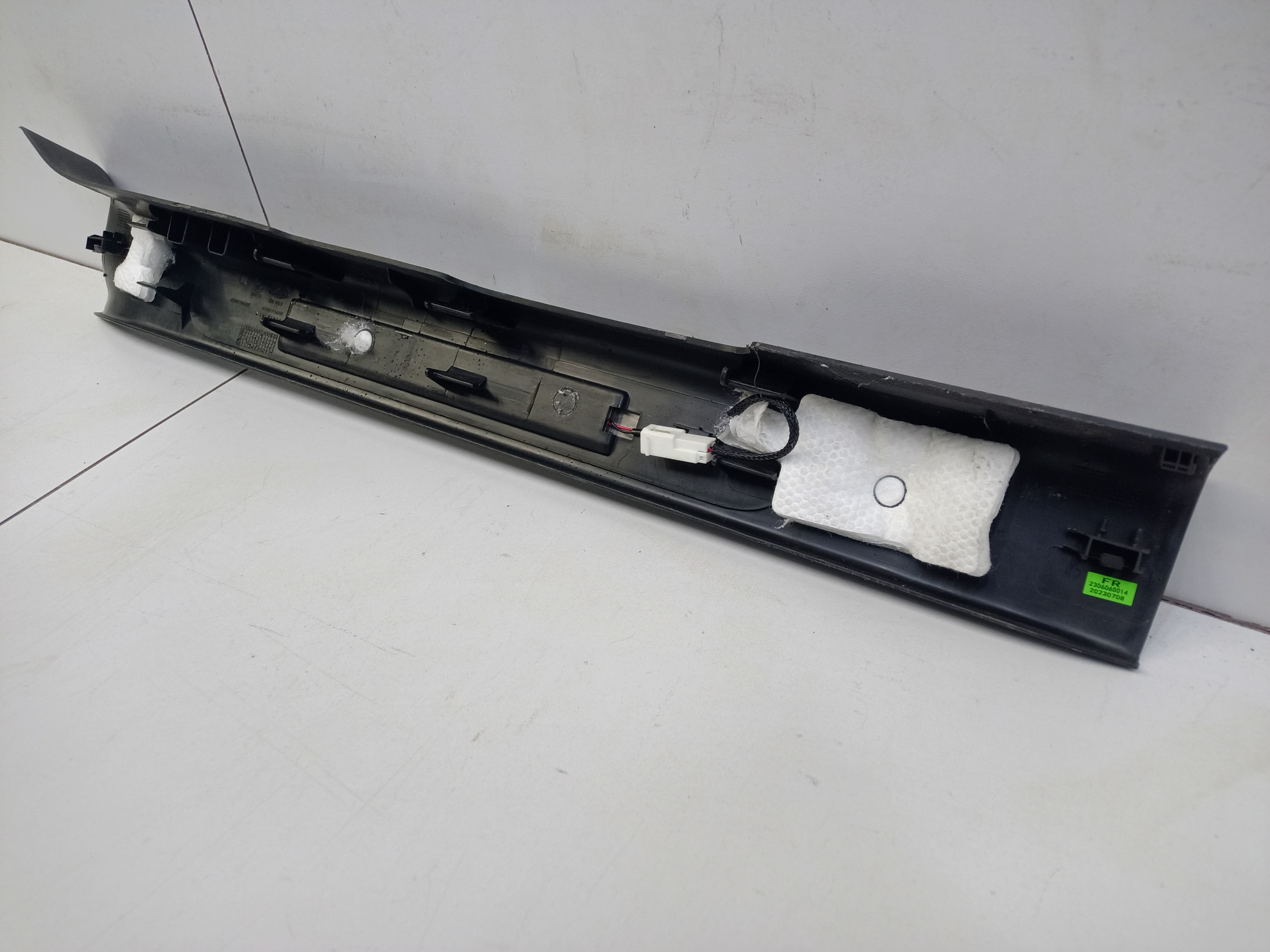 Накладка порога передняя правая внутренняя Chery Tiggo 7 Pro Max