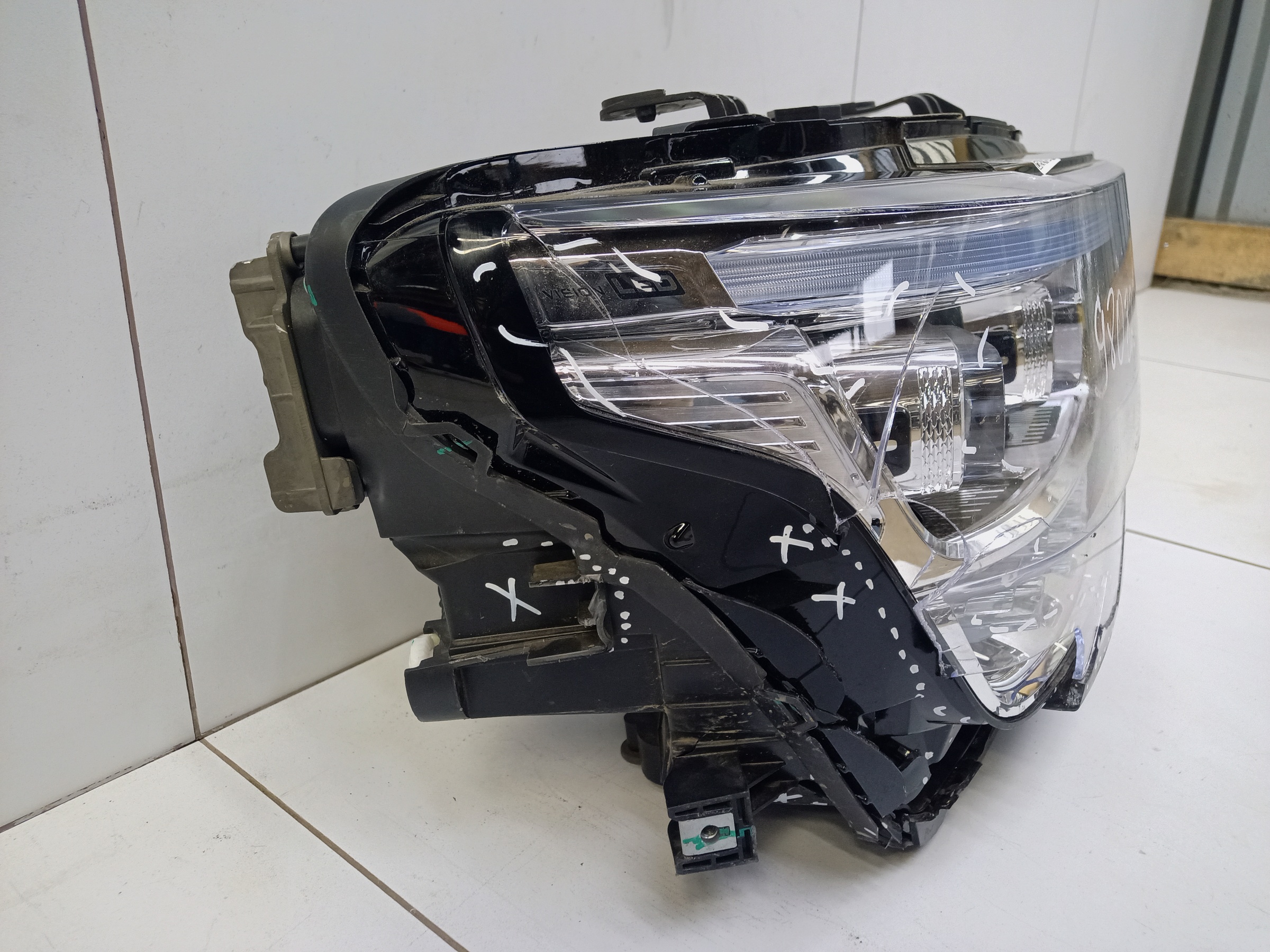 Фара передняя правая Tank 500 LED