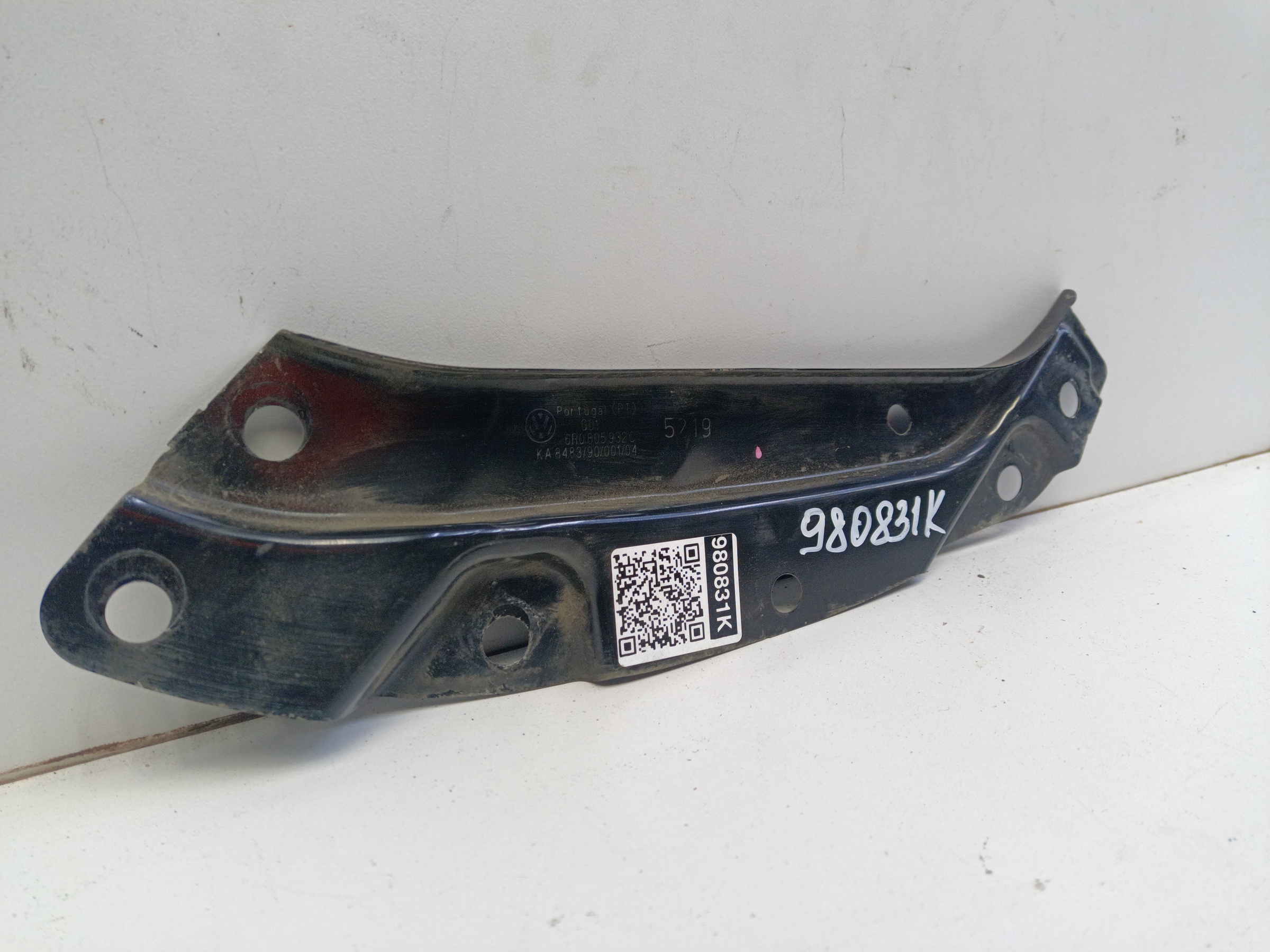 Кронштейн фары передней правой Volkswagen Polo 5 Sedan