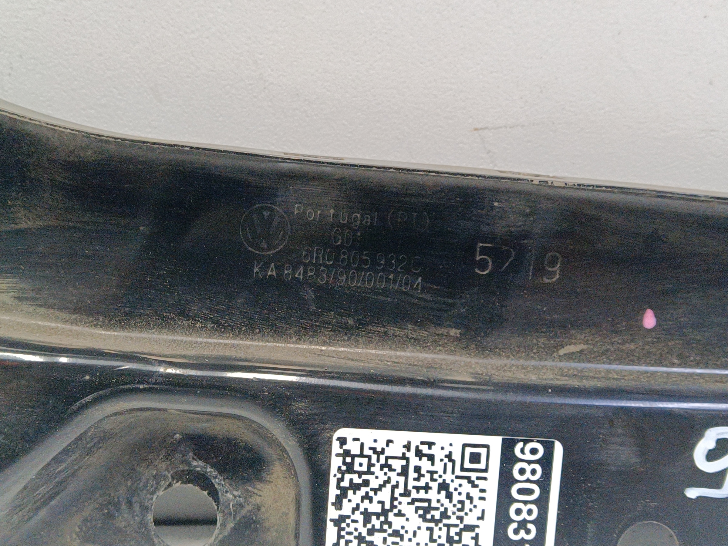 Кронштейн фары передней правой Volkswagen Polo 5 Sedan