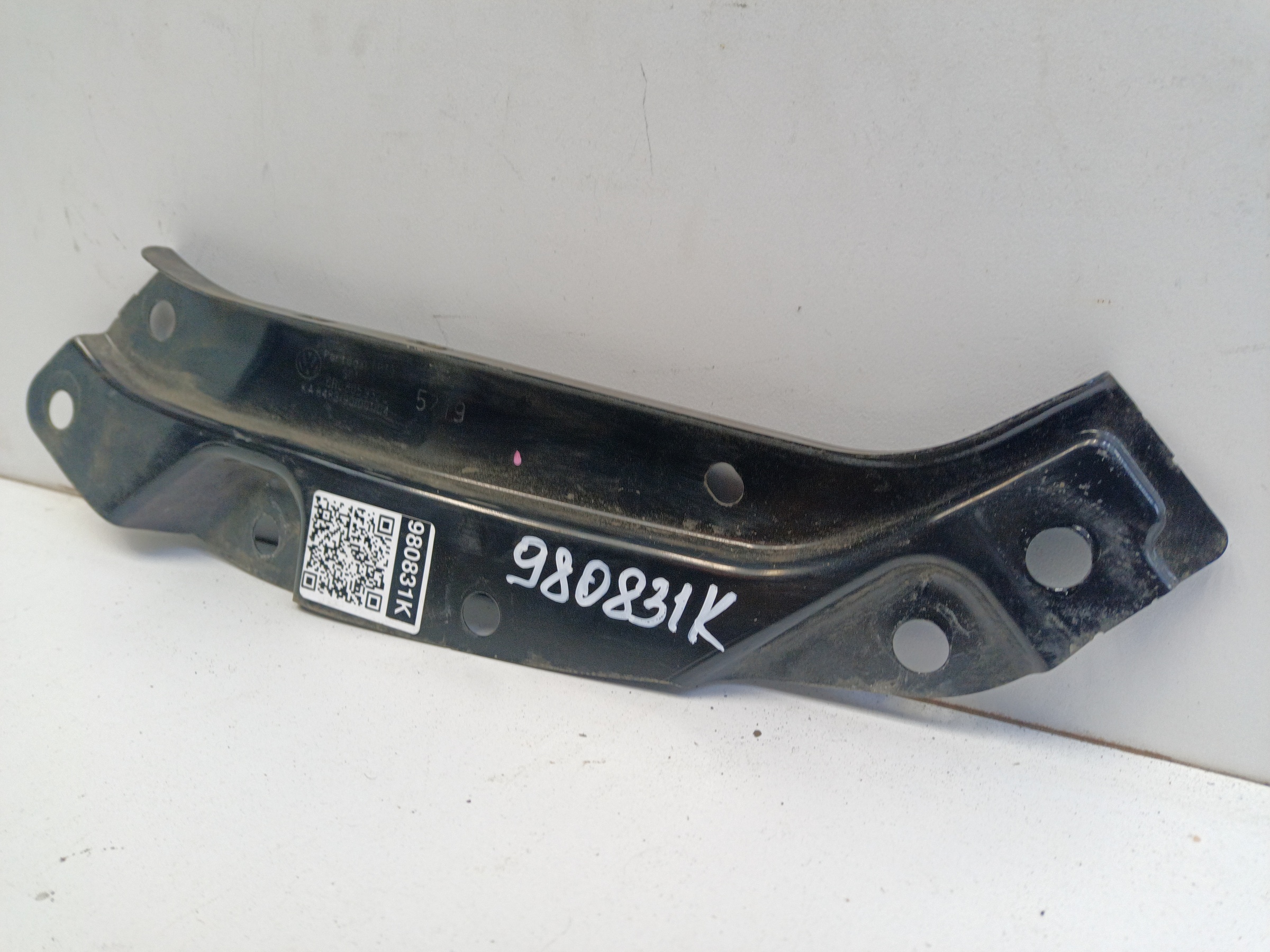 Кронштейн фары передней правой Volkswagen Polo 5 Sedan