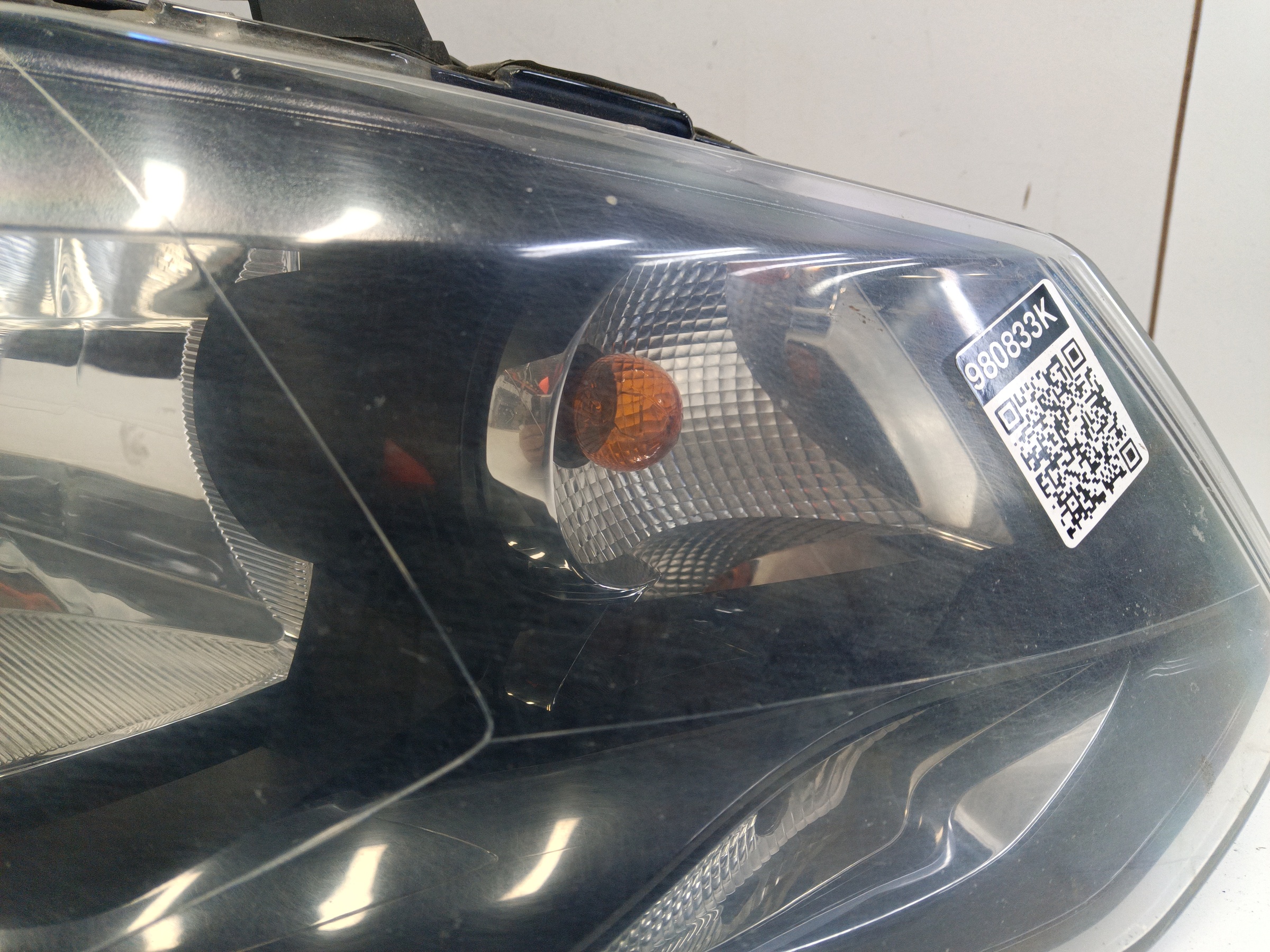 Фара передняя правая Volkswagen Polo 5 Sedan галоген