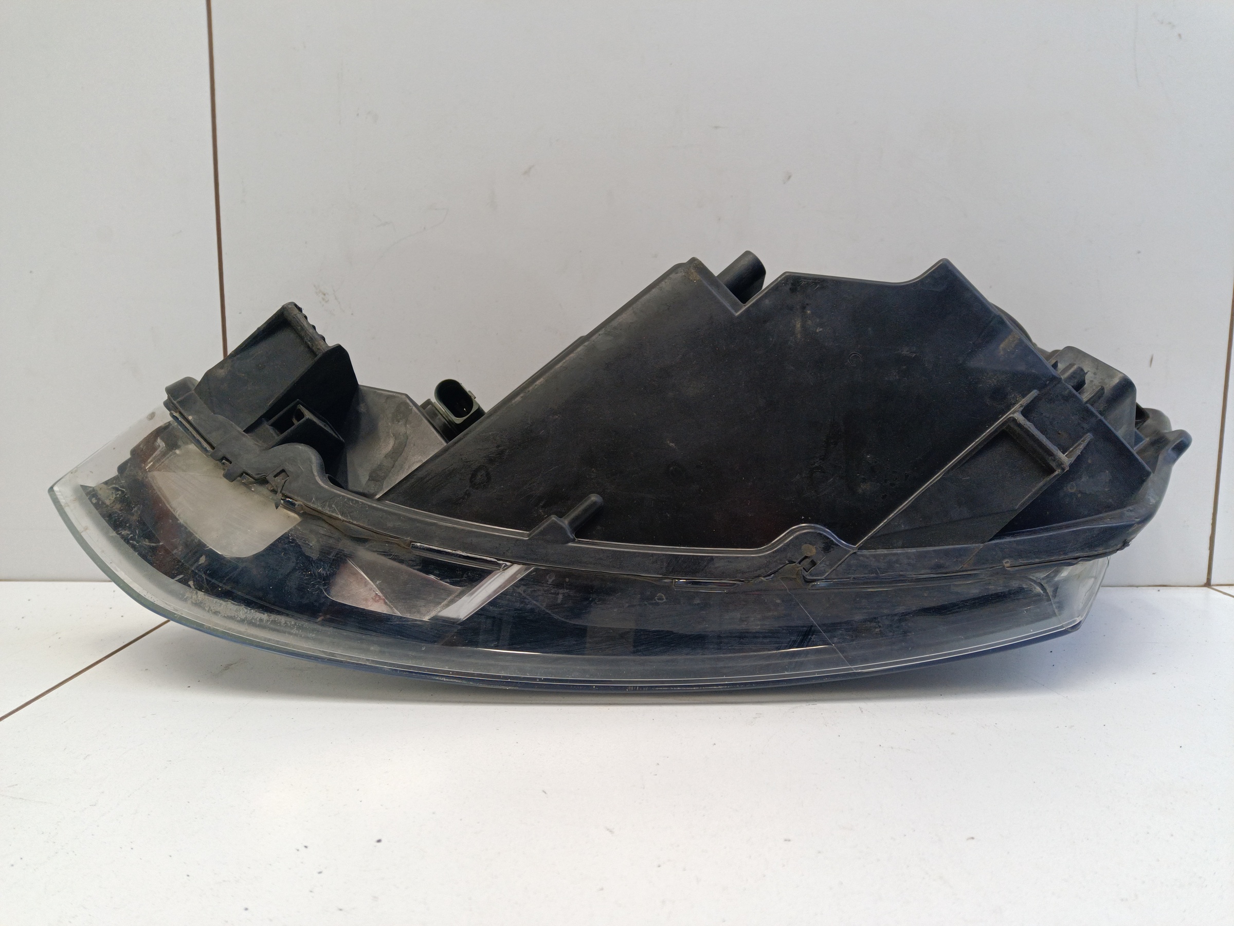 Фара передняя правая Volkswagen Polo 5 Sedan галоген