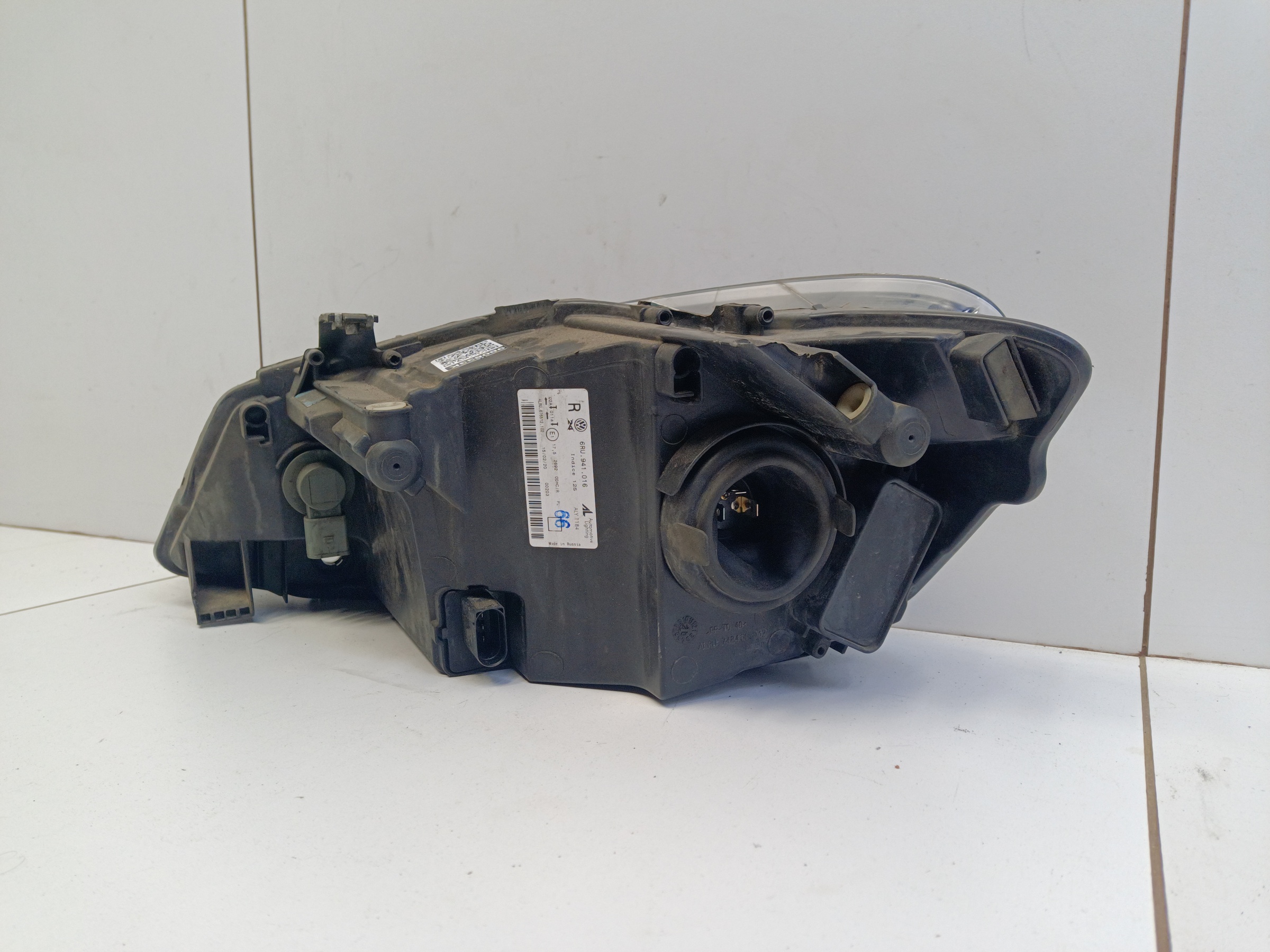 Фара передняя правая Volkswagen Polo 5 Sedan галоген