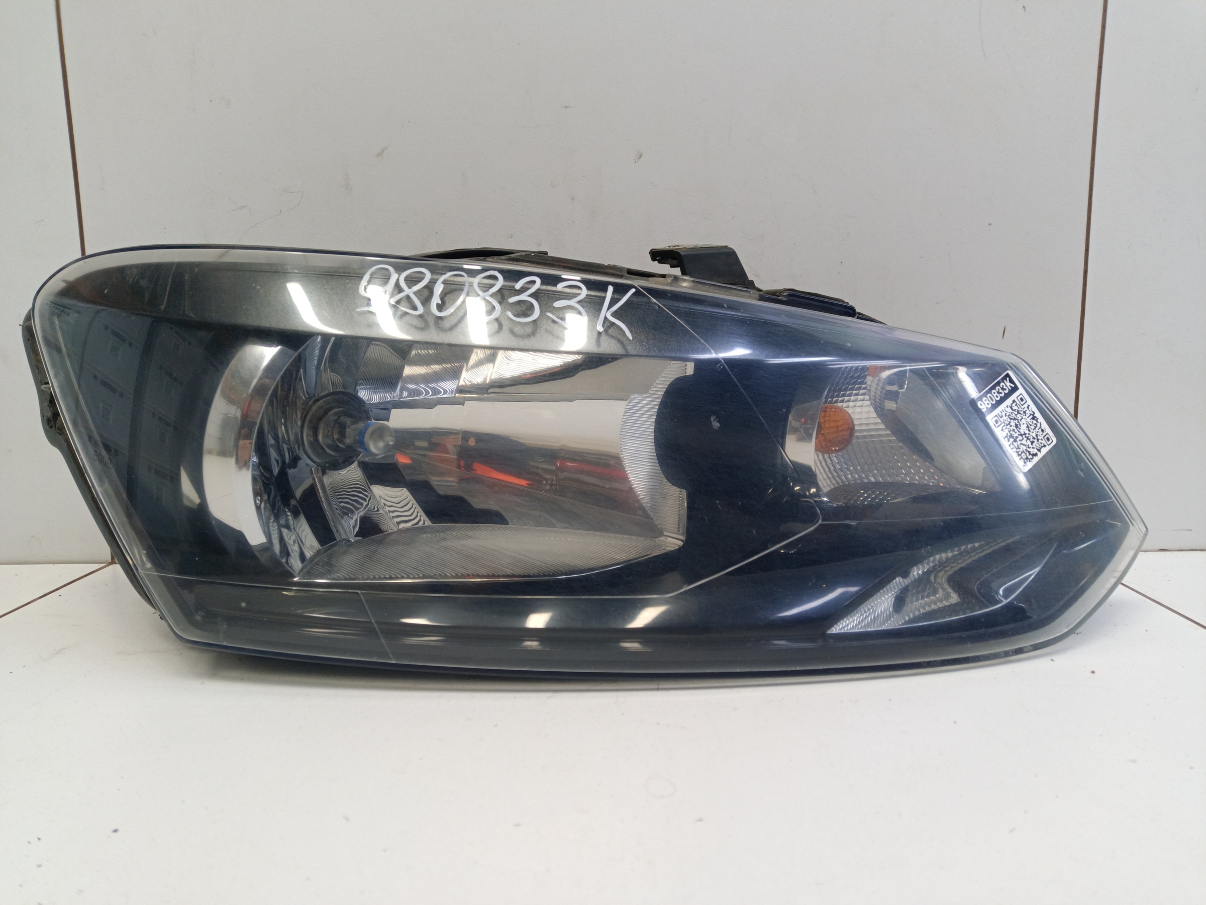 Фара передняя правая Volkswagen Polo 5 Sedan галоген