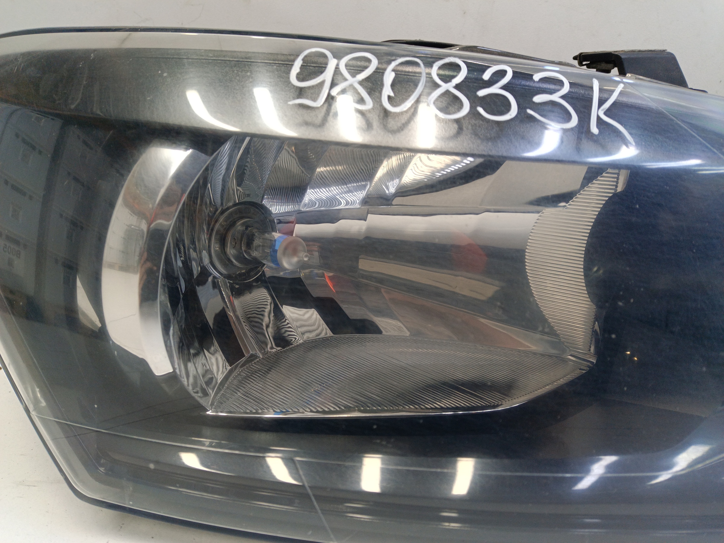 Фара передняя правая Volkswagen Polo 5 Sedan галоген