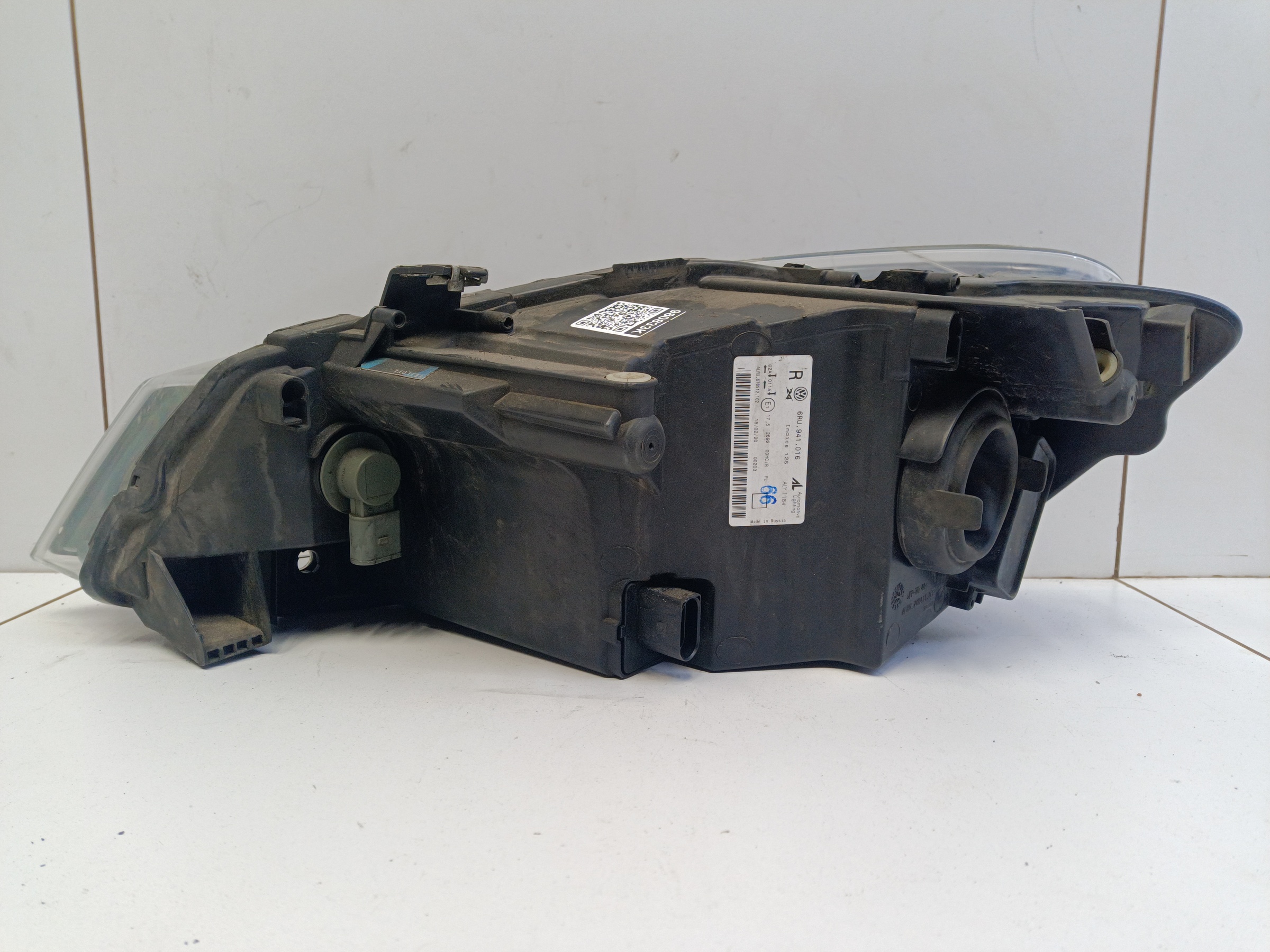 Фара передняя правая Volkswagen Polo 5 Sedan галоген