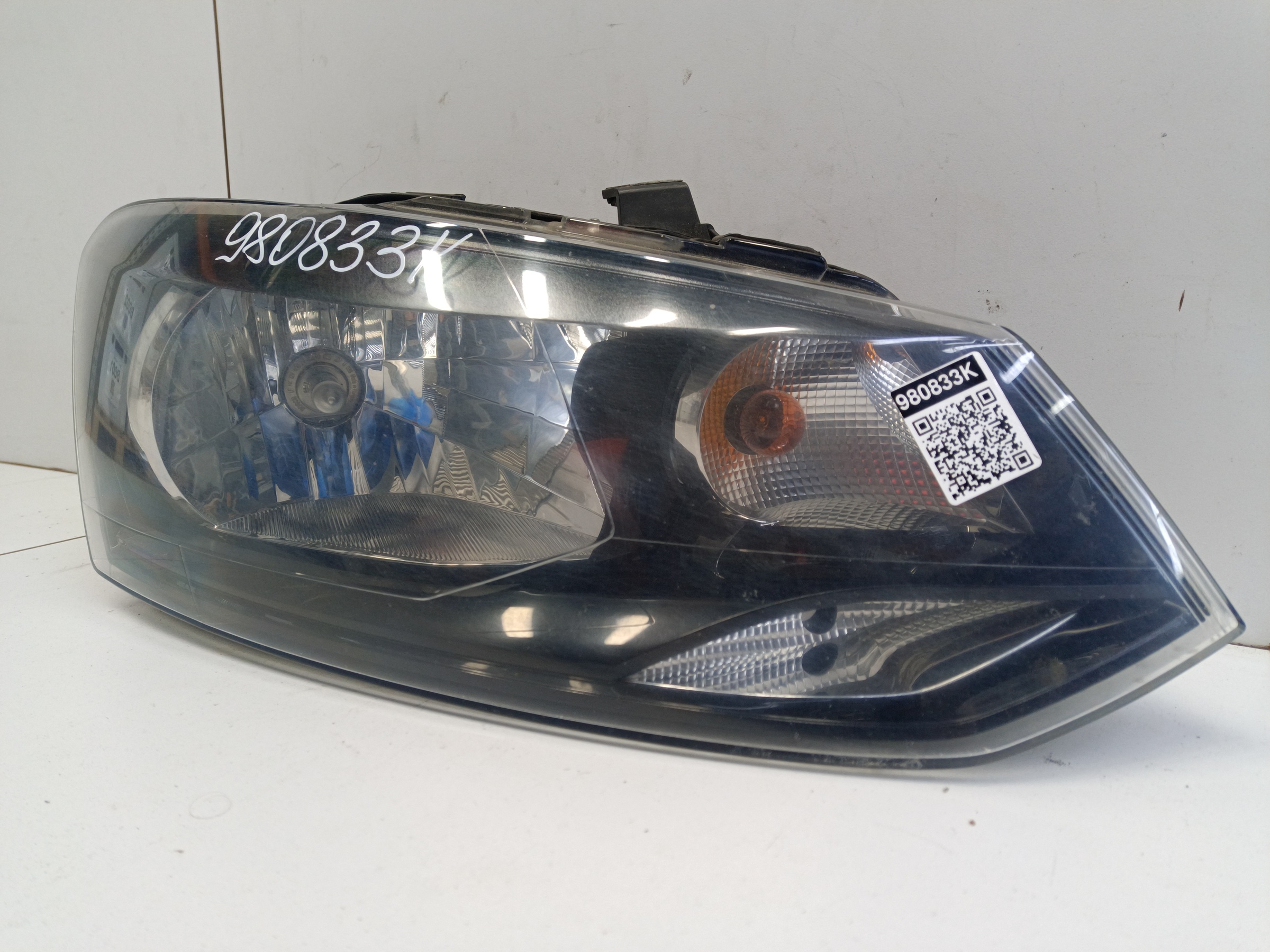 Фара передняя правая Volkswagen Polo 5 Sedan галоген