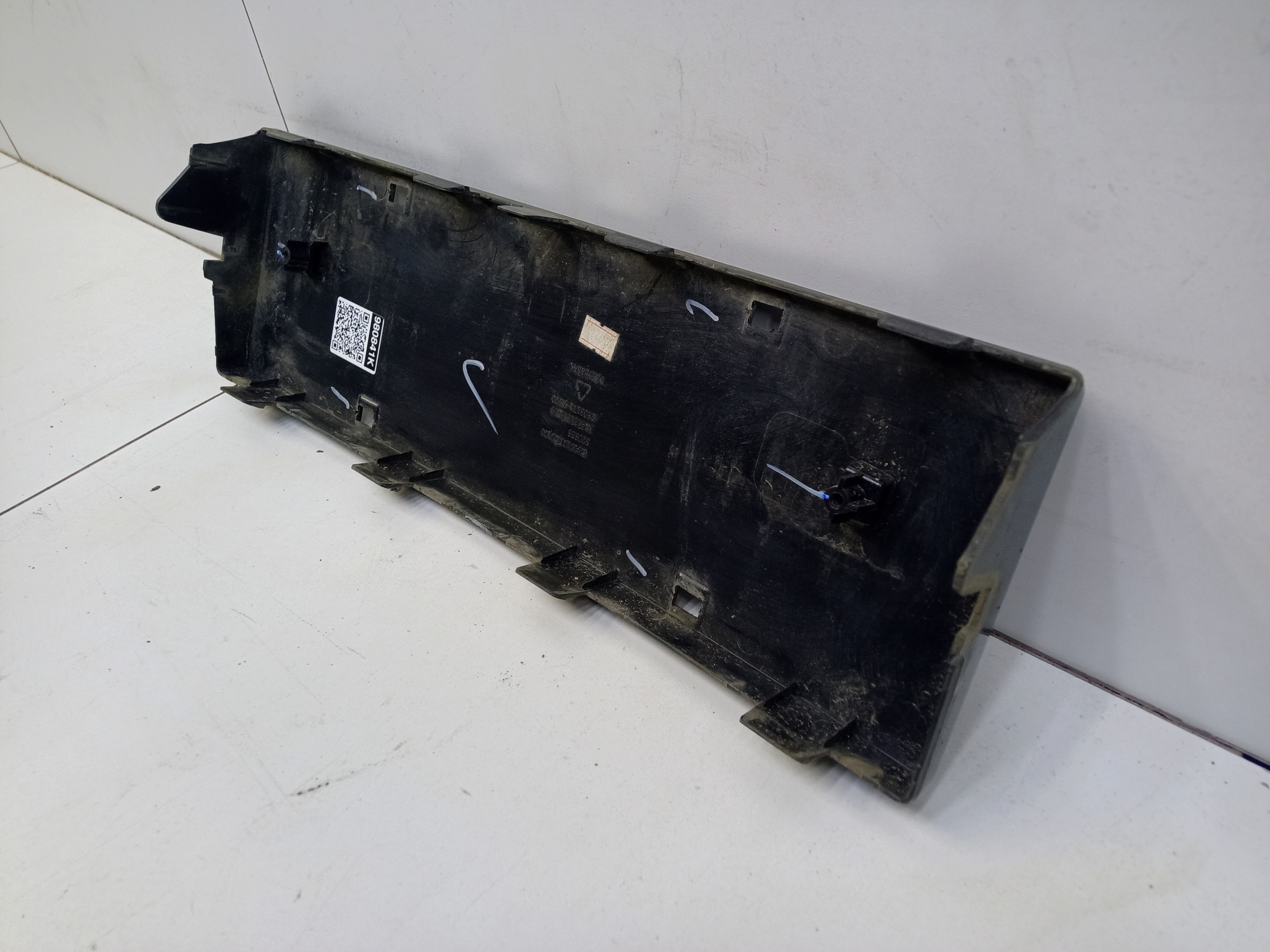 Накладка переднего бампера под номерной знак Changan CS55Plus Restail