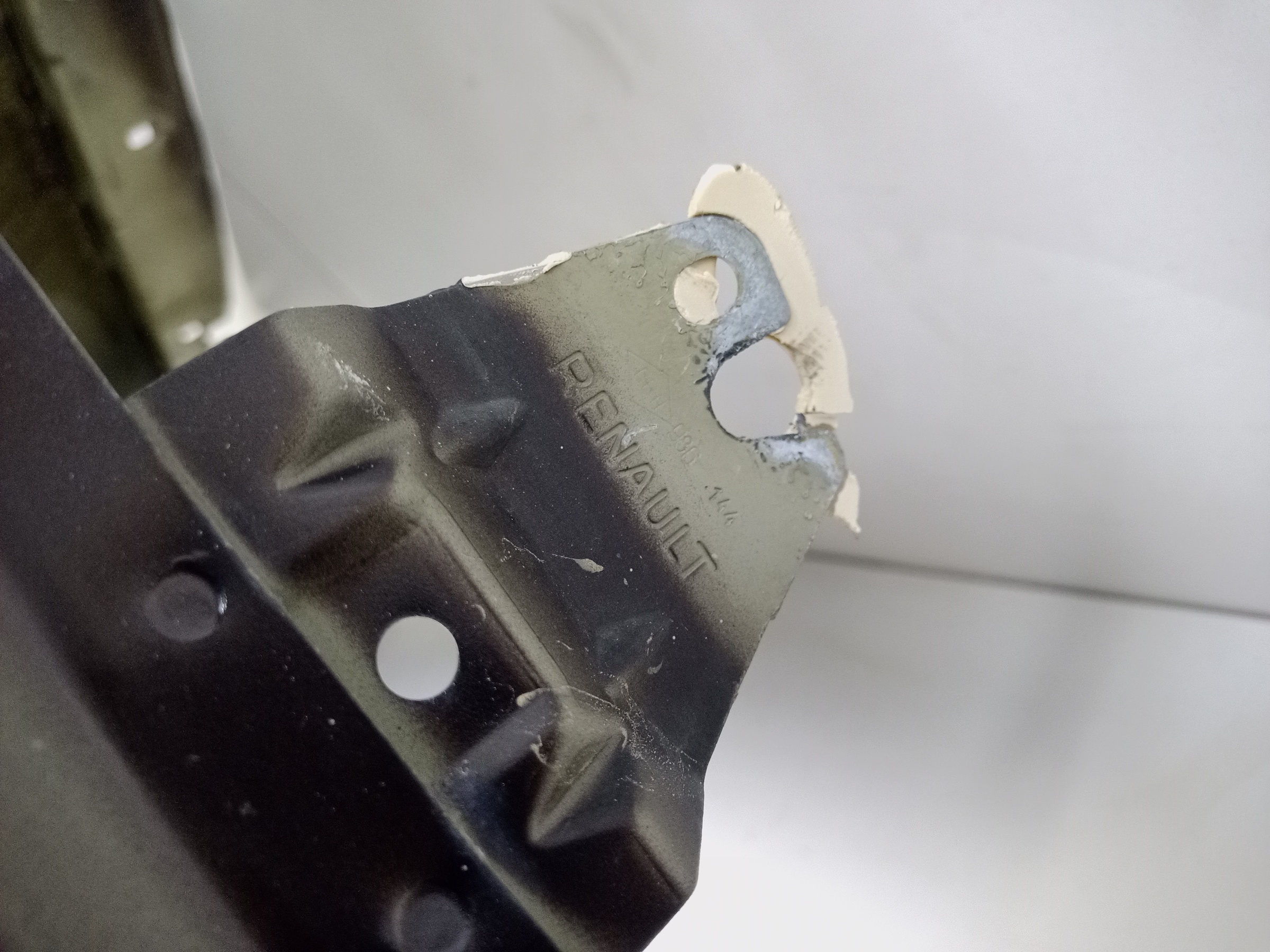 Крыло переднее левое Renault Duster 1