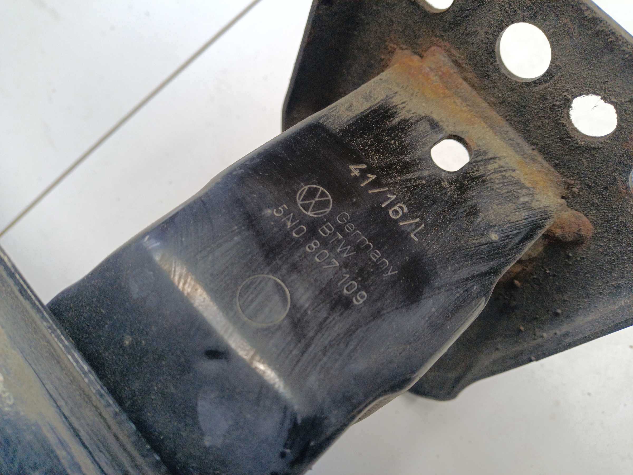 Усилитель переднего бампера Volkswagen Tiguan 1 Restail