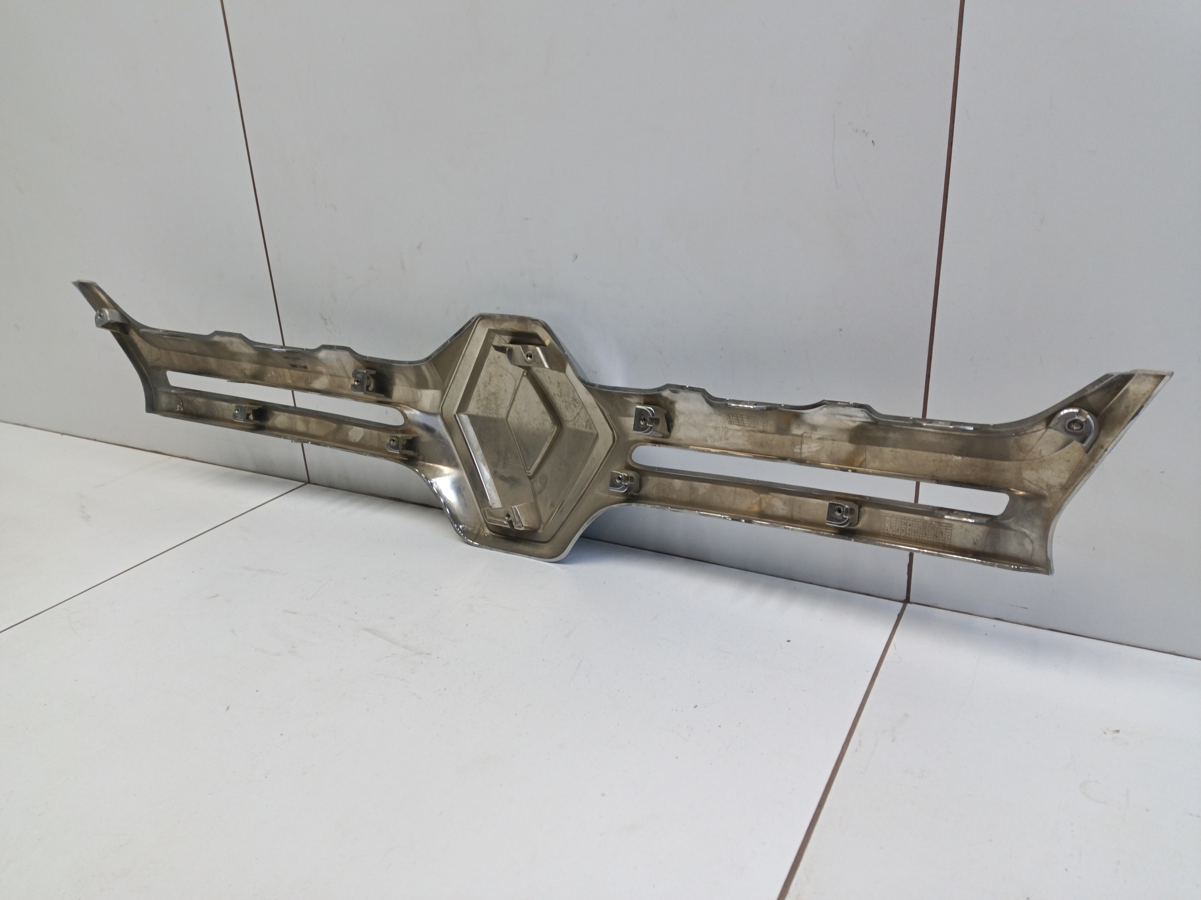 Накладка решетки радиатора Renault Duster 1 Restail