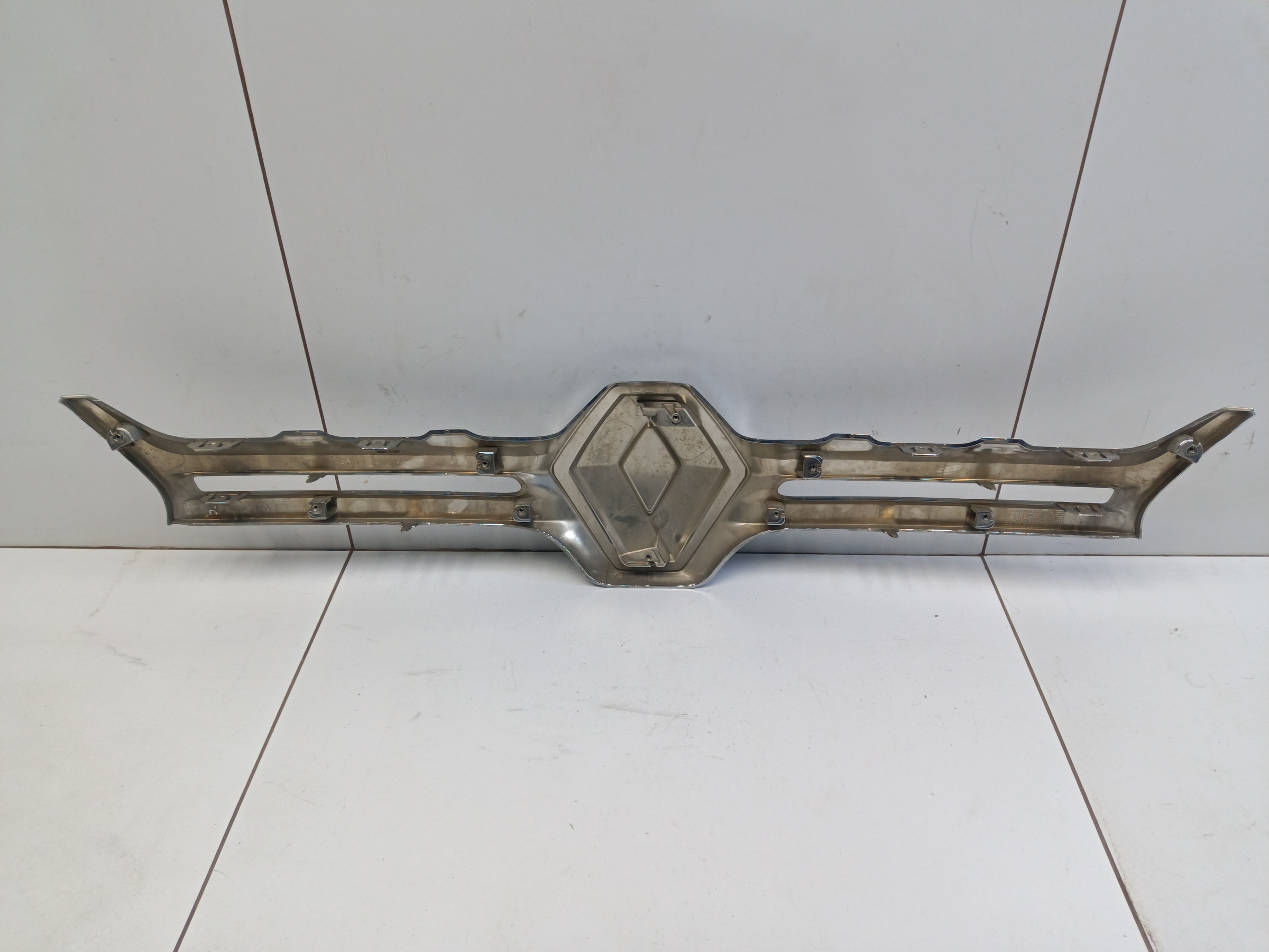 Накладка решетки радиатора Renault Duster 1 Restail