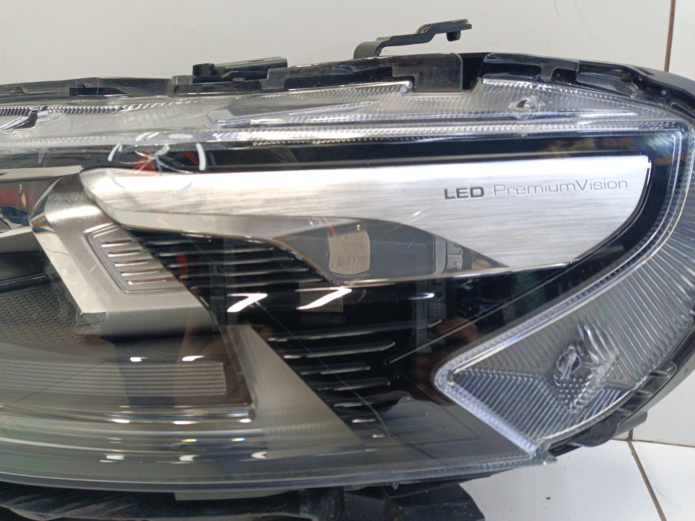 Фара передняя левая Haval F7 LED