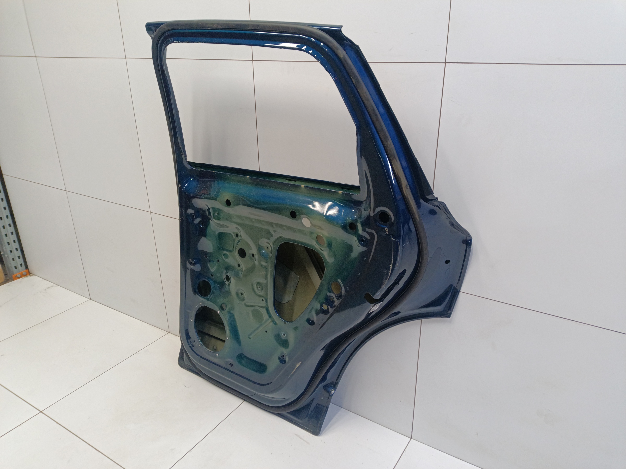 Дверь задняя правая Volkswagen Touareg 3