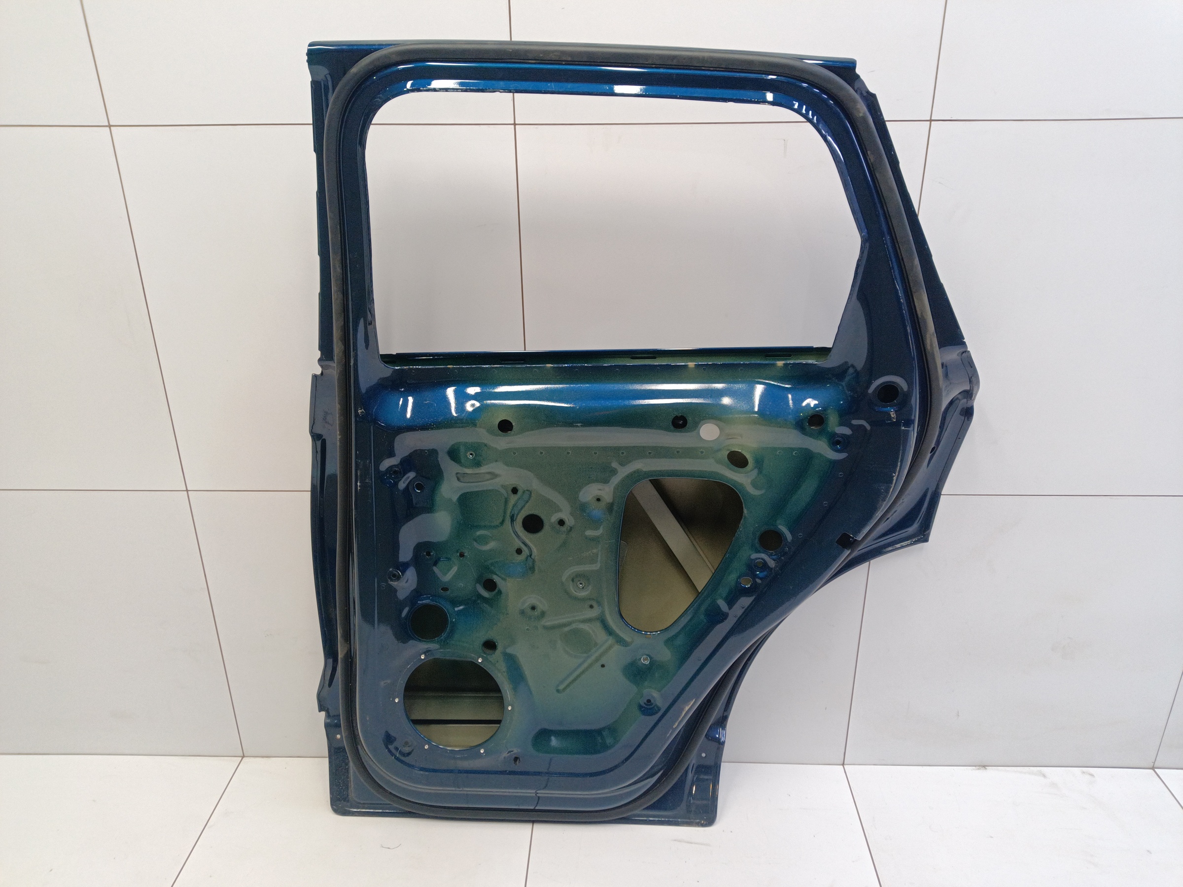 Дверь задняя правая Volkswagen Touareg 3