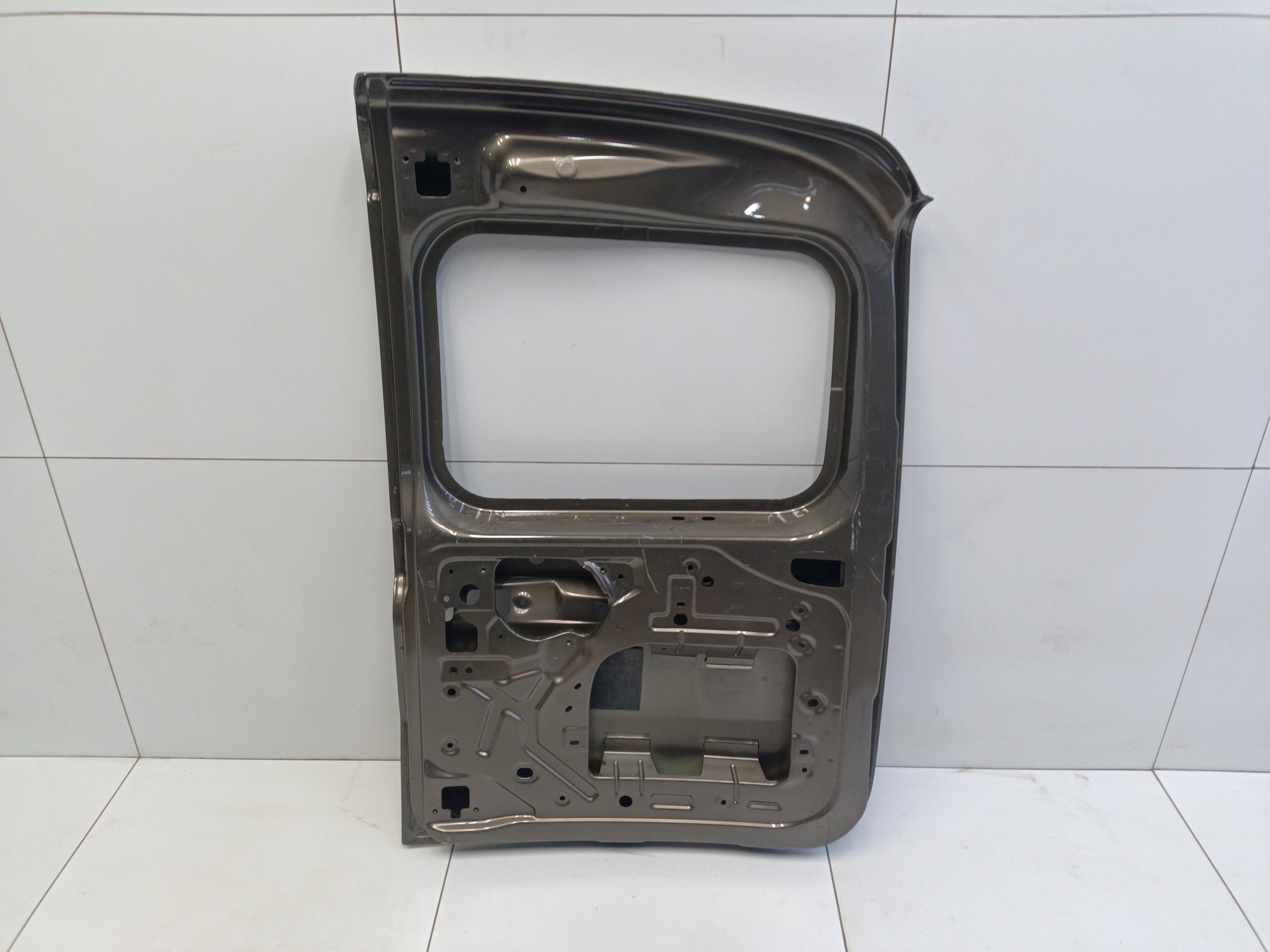 Дверь задняя левая распашная Lada Largus под стекло