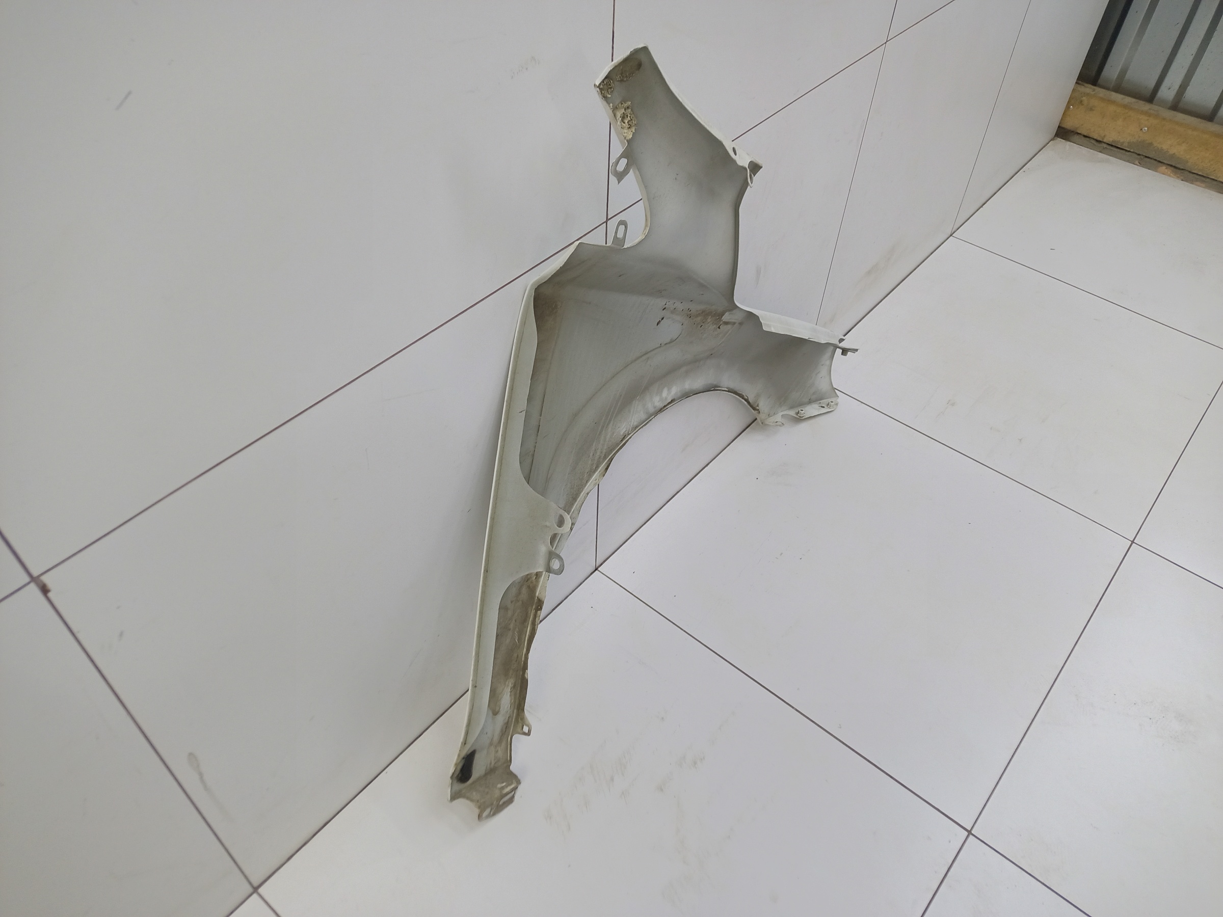 Крыло переднее левое Volvo V40 2