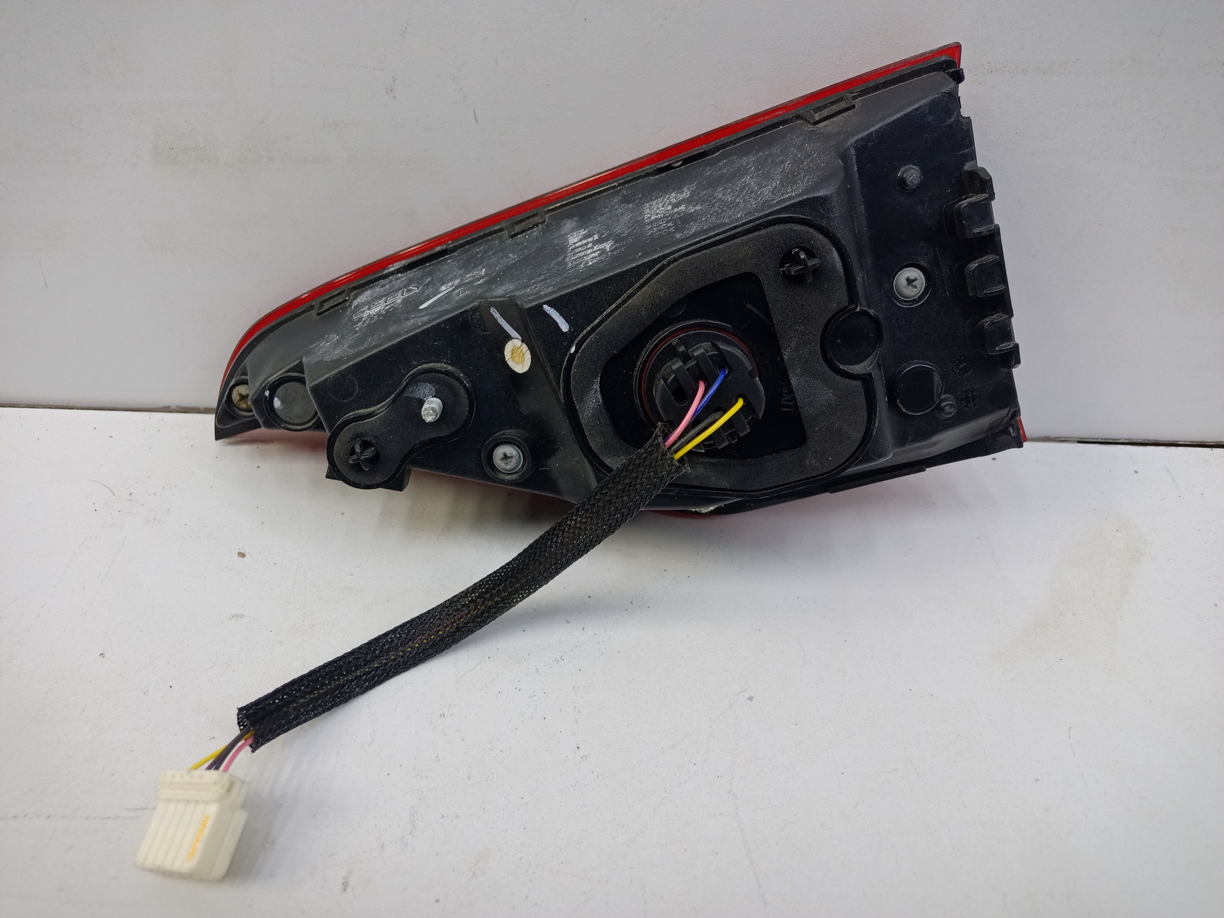 Фонарь задний левый внутренний Geely Tugella LED