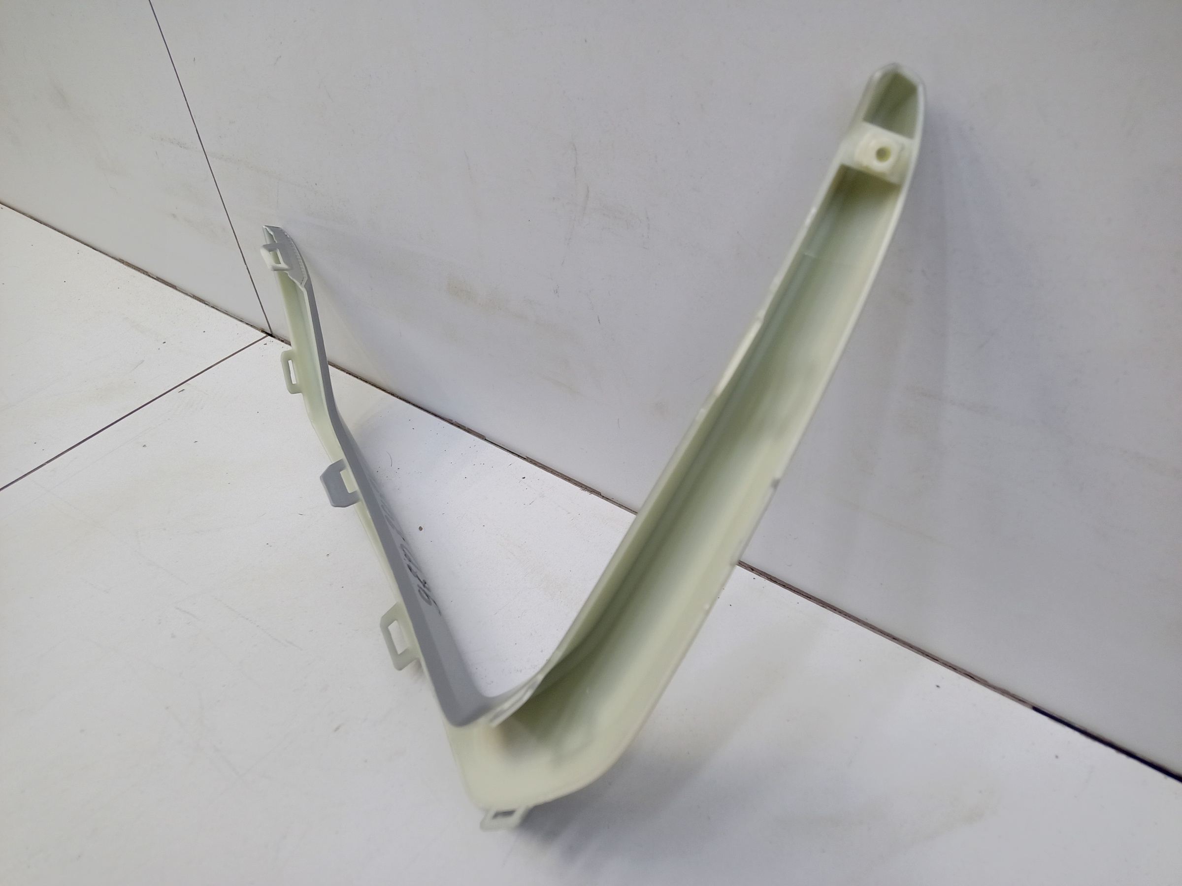 Накладка переднего бампера правая Geely Monjaro серая матовая