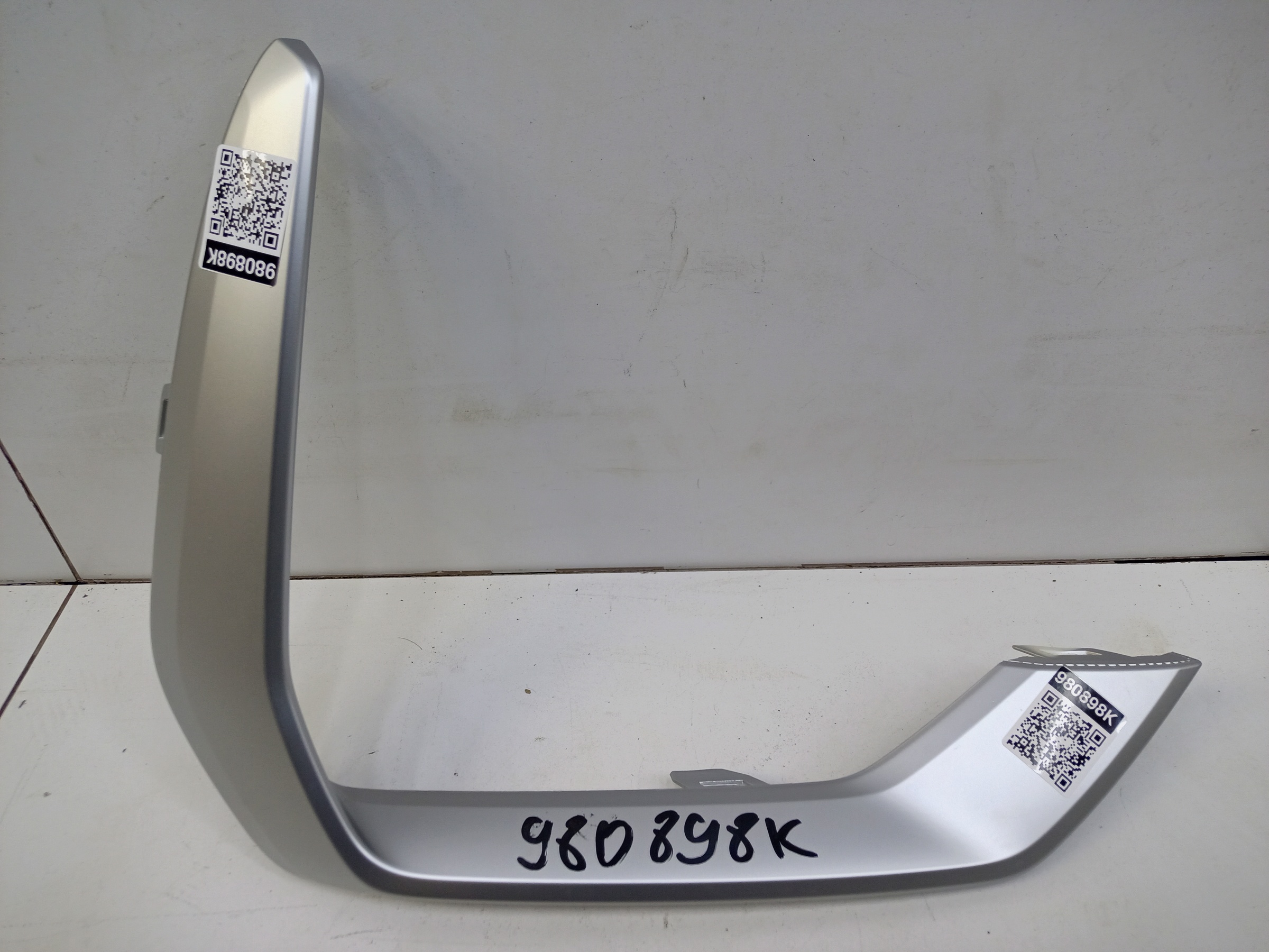 Накладка переднего бампера правая Geely Monjaro серая матовая