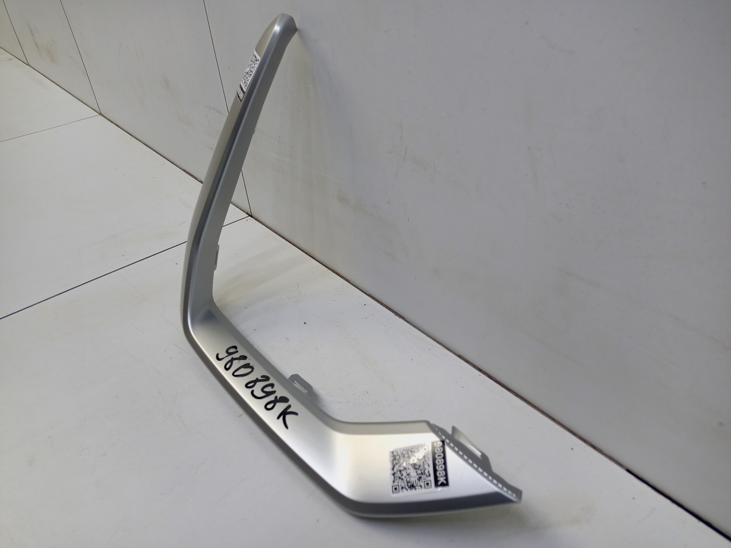 Накладка переднего бампера правая Geely Monjaro серая матовая