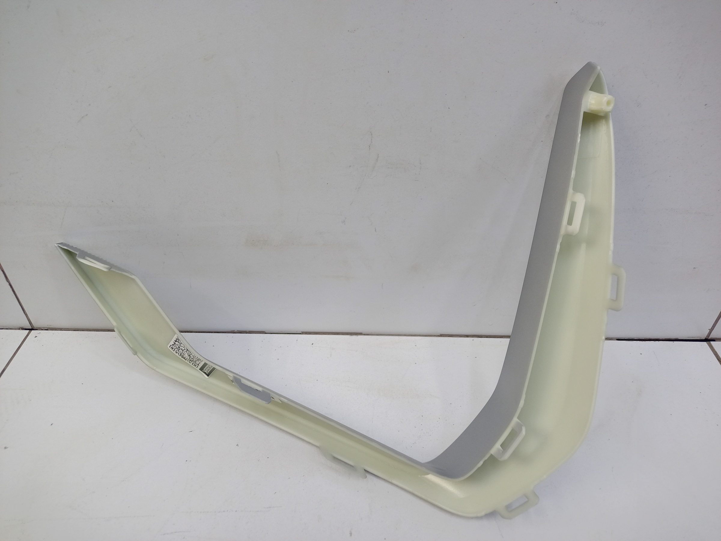 Накладка переднего бампера правая Geely Monjaro серая матовая