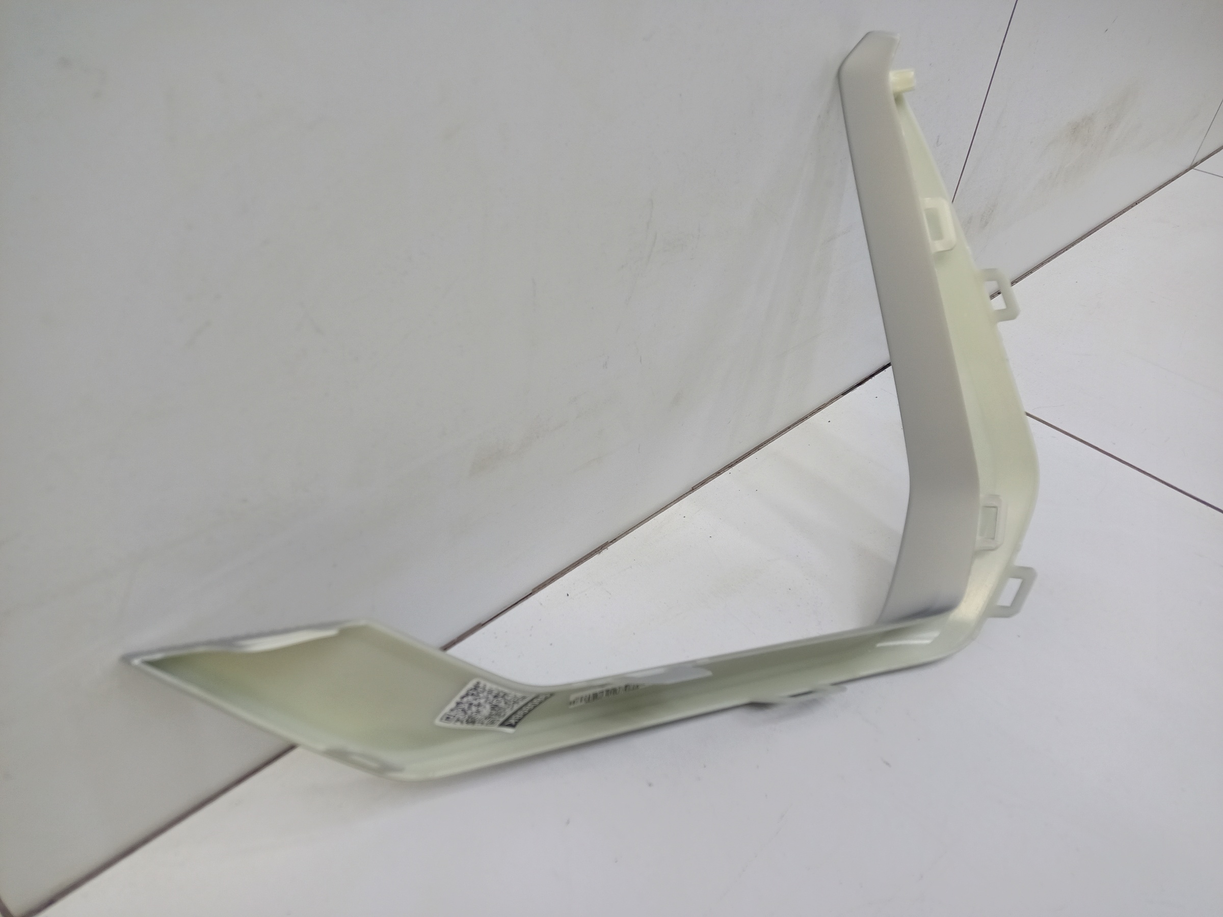 Накладка переднего бампера правая Geely Monjaro серая матовая