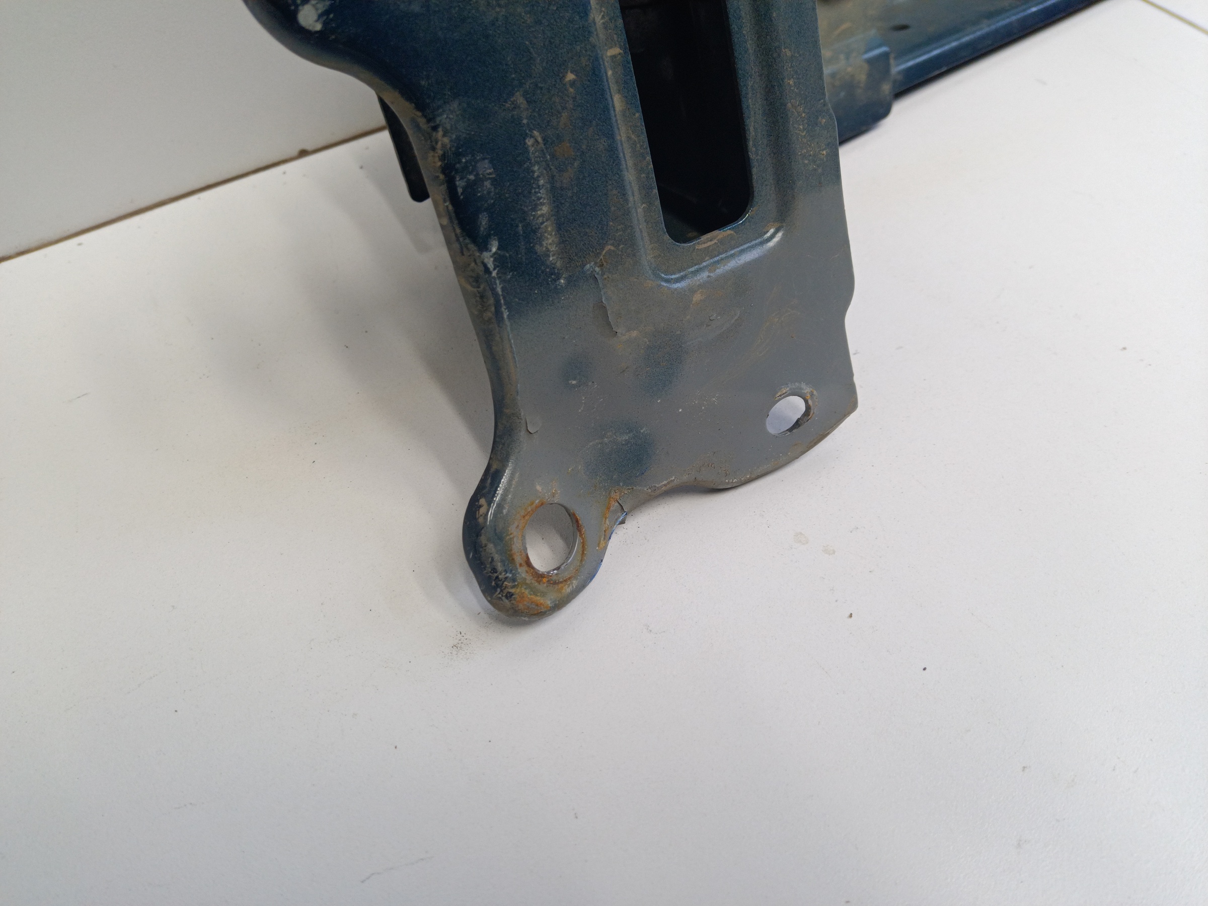 Усилитель переднего бампера Jetour Dashing