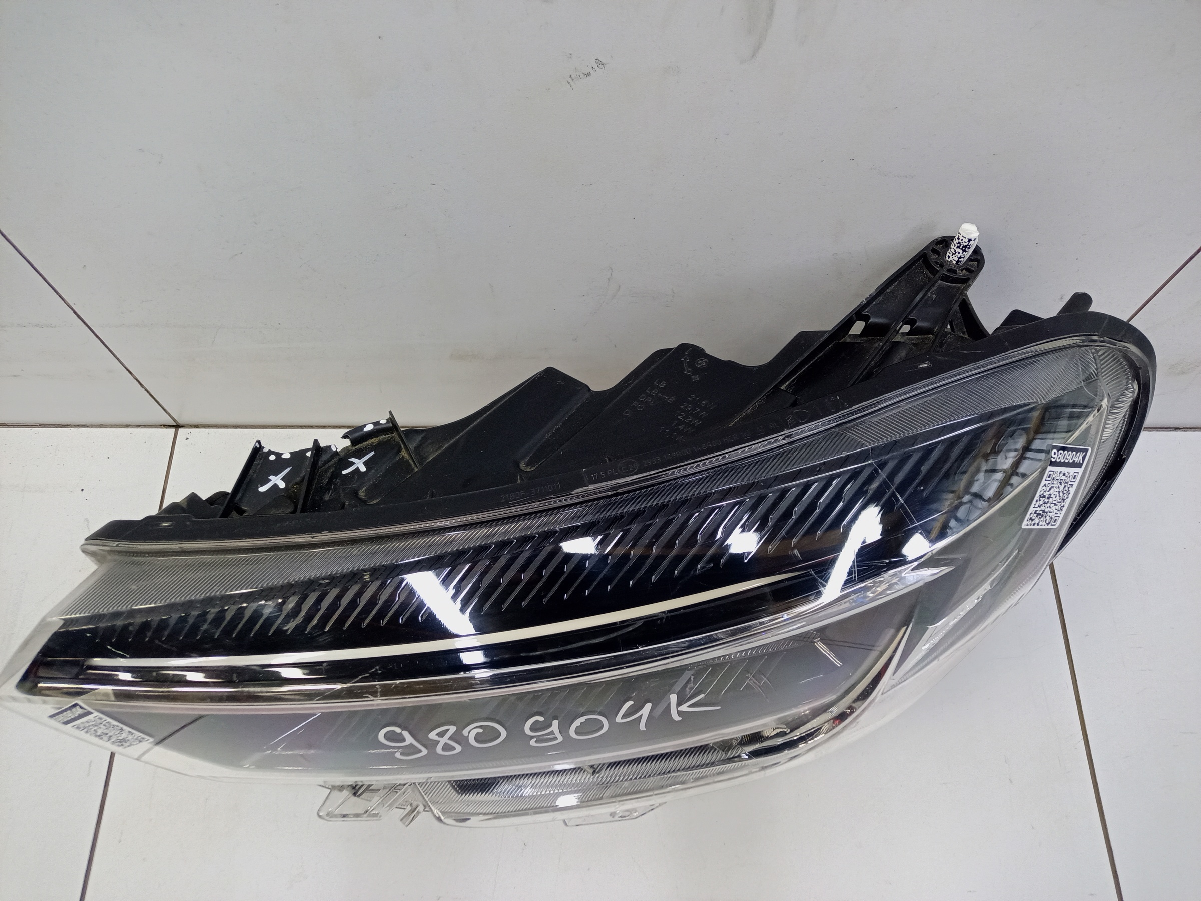 Фара передняя левая Lada Vesta Restail LED