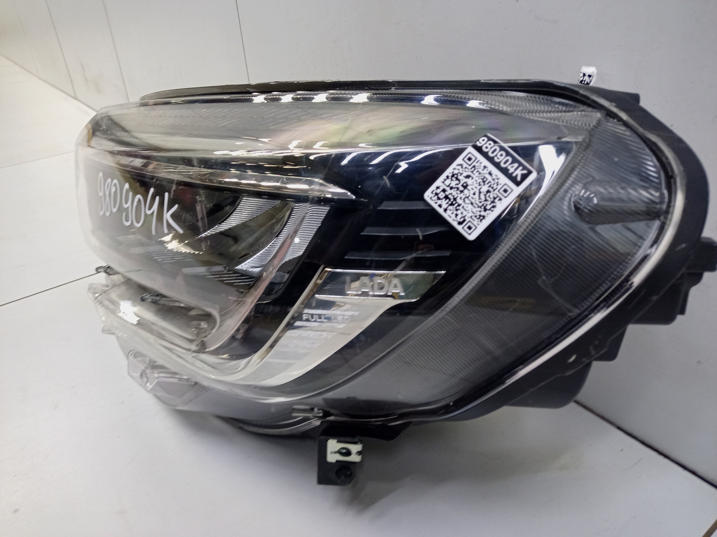 Фара передняя левая Lada Vesta Restail LED