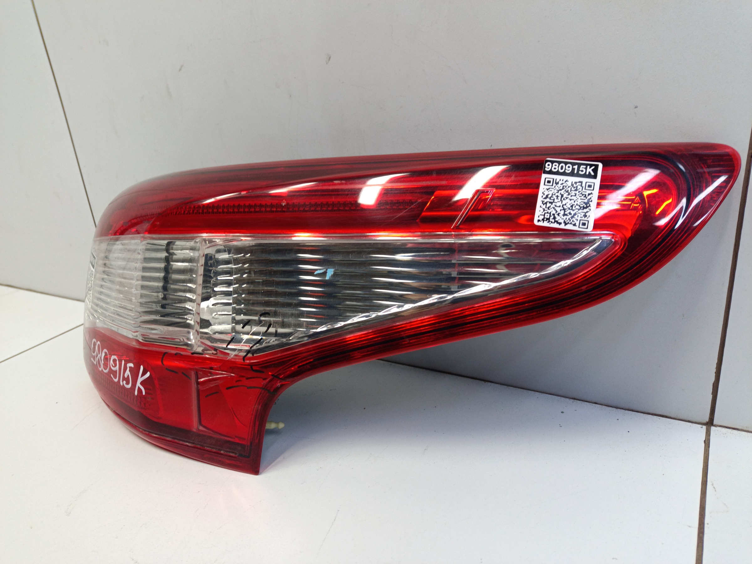 Фонарь задний правый наружный Nissan Qashqai 2