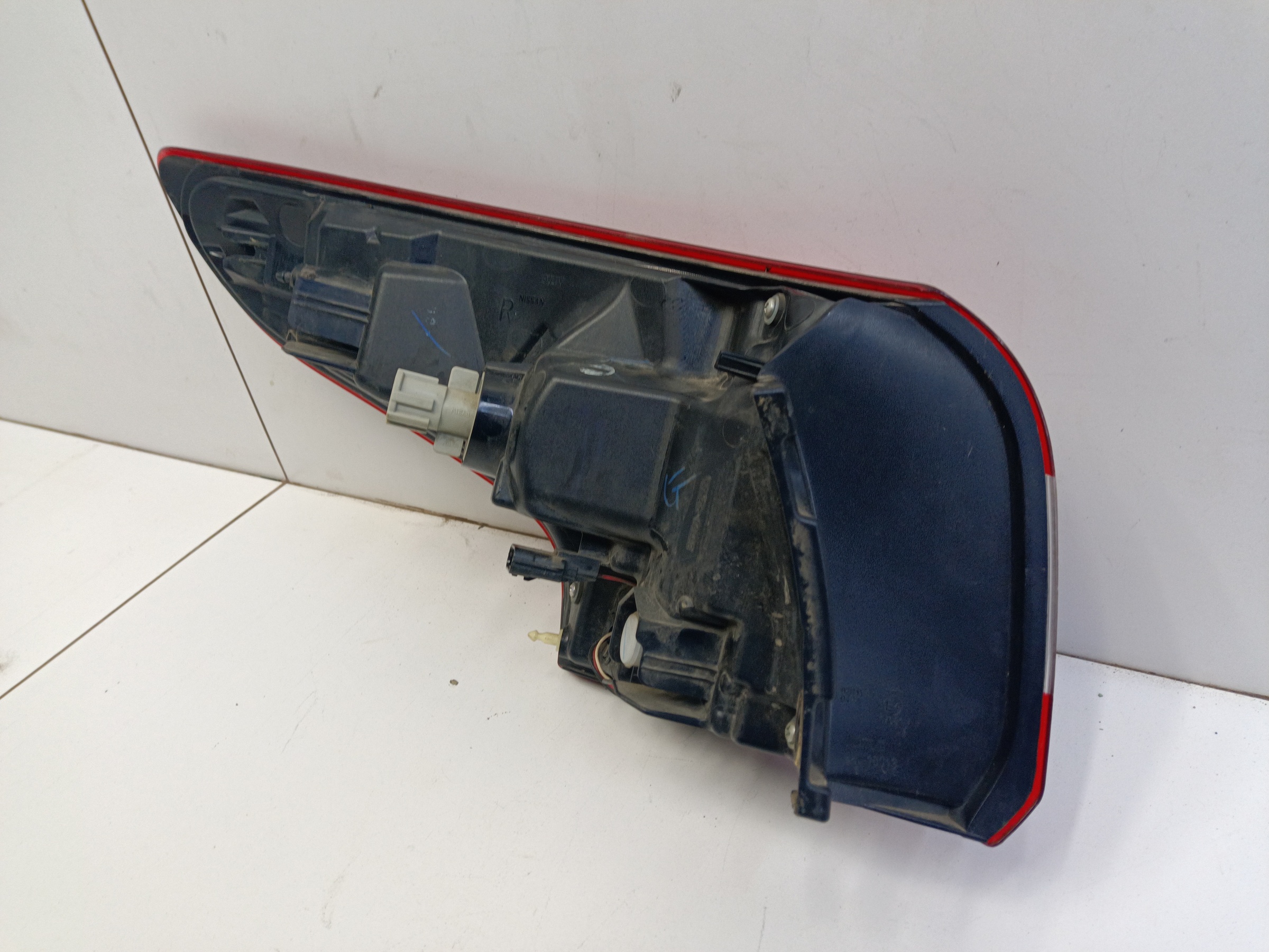 Фонарь задний правый наружный Nissan Qashqai 2