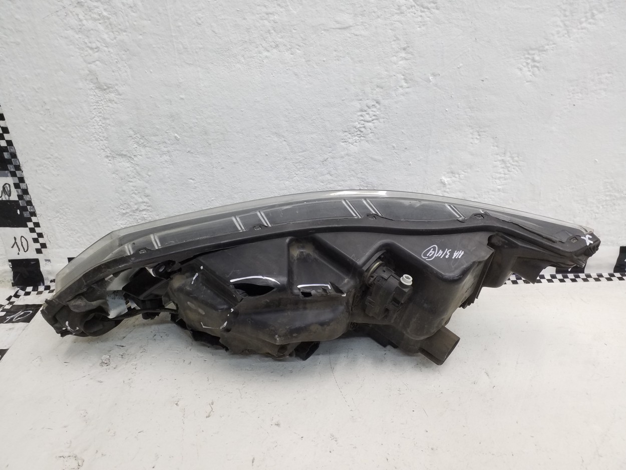 Фара передняя правая Nissan Qashqai 2 Restail LED