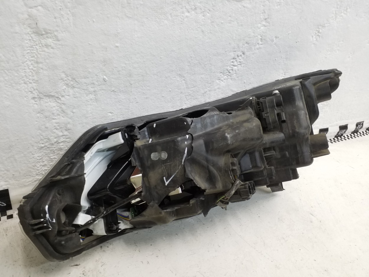 Фара передняя правая Nissan Qashqai 2 Restail LED
