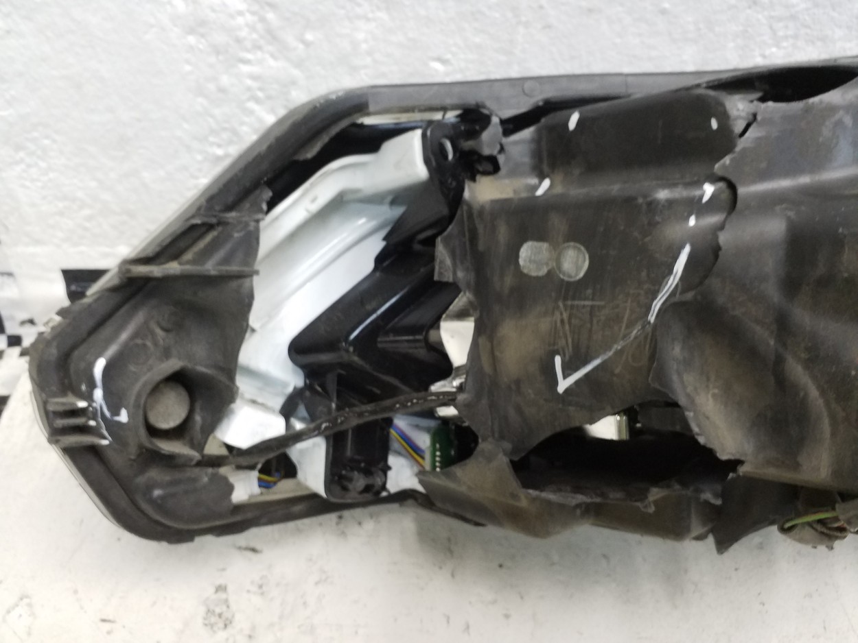 Фара передняя правая Nissan Qashqai 2 Restail LED