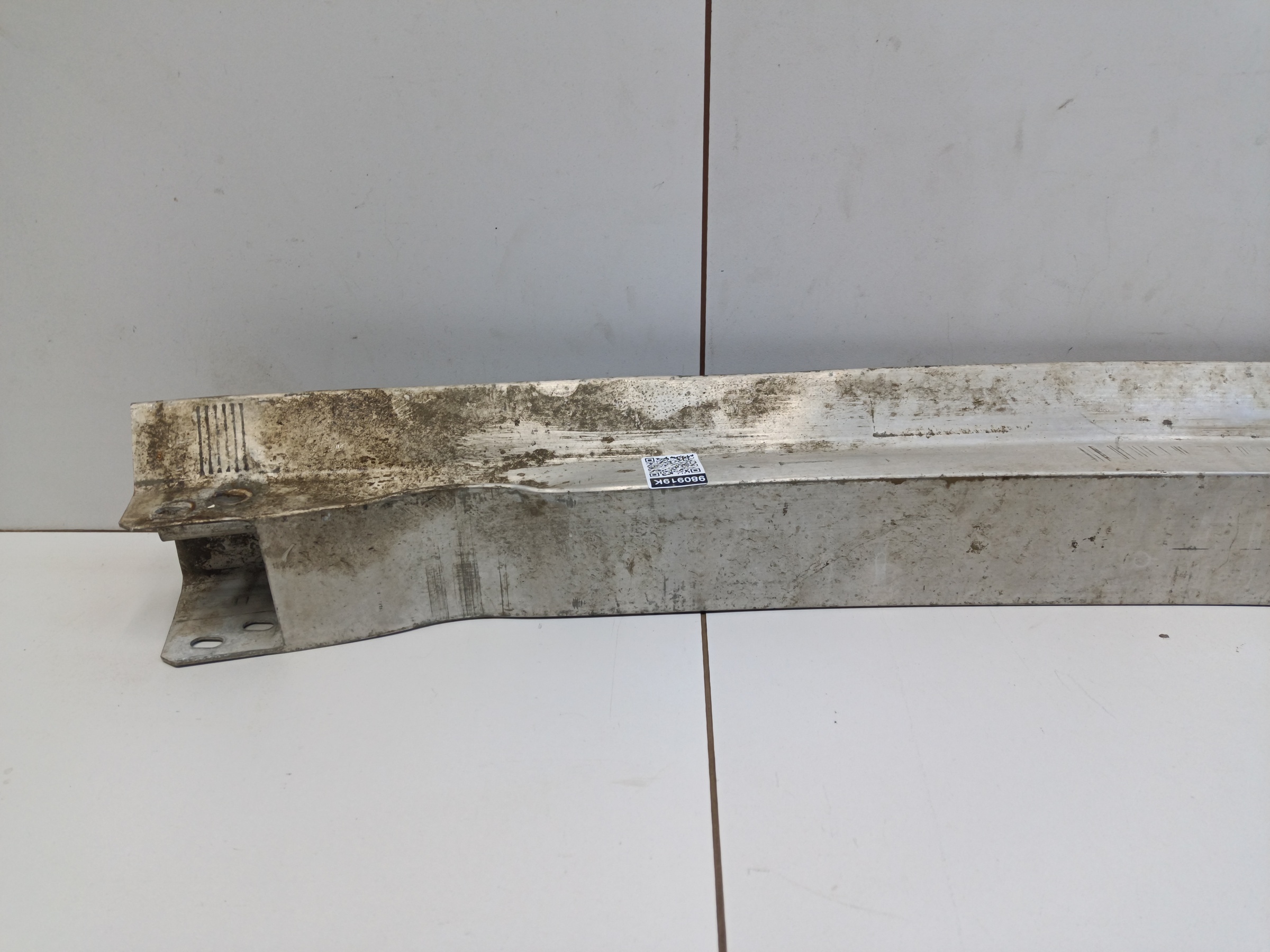 Усилитель заднего бампера Porsche Macan 1