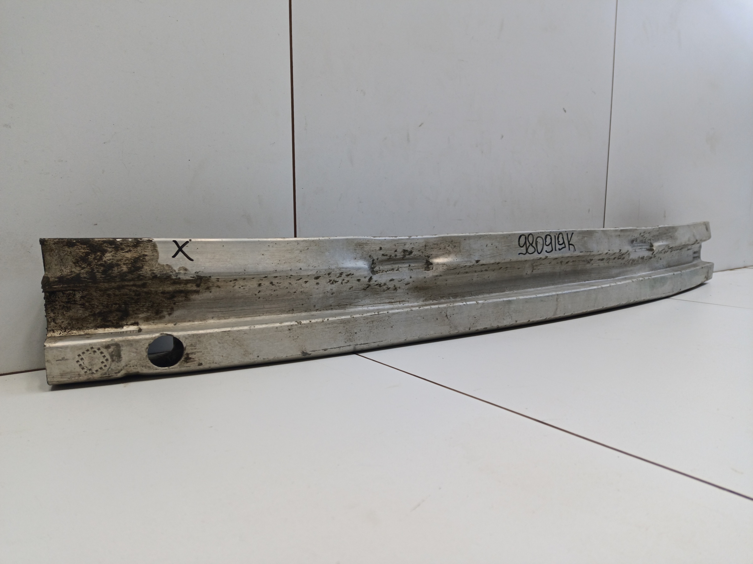 Усилитель заднего бампера Porsche Macan 1