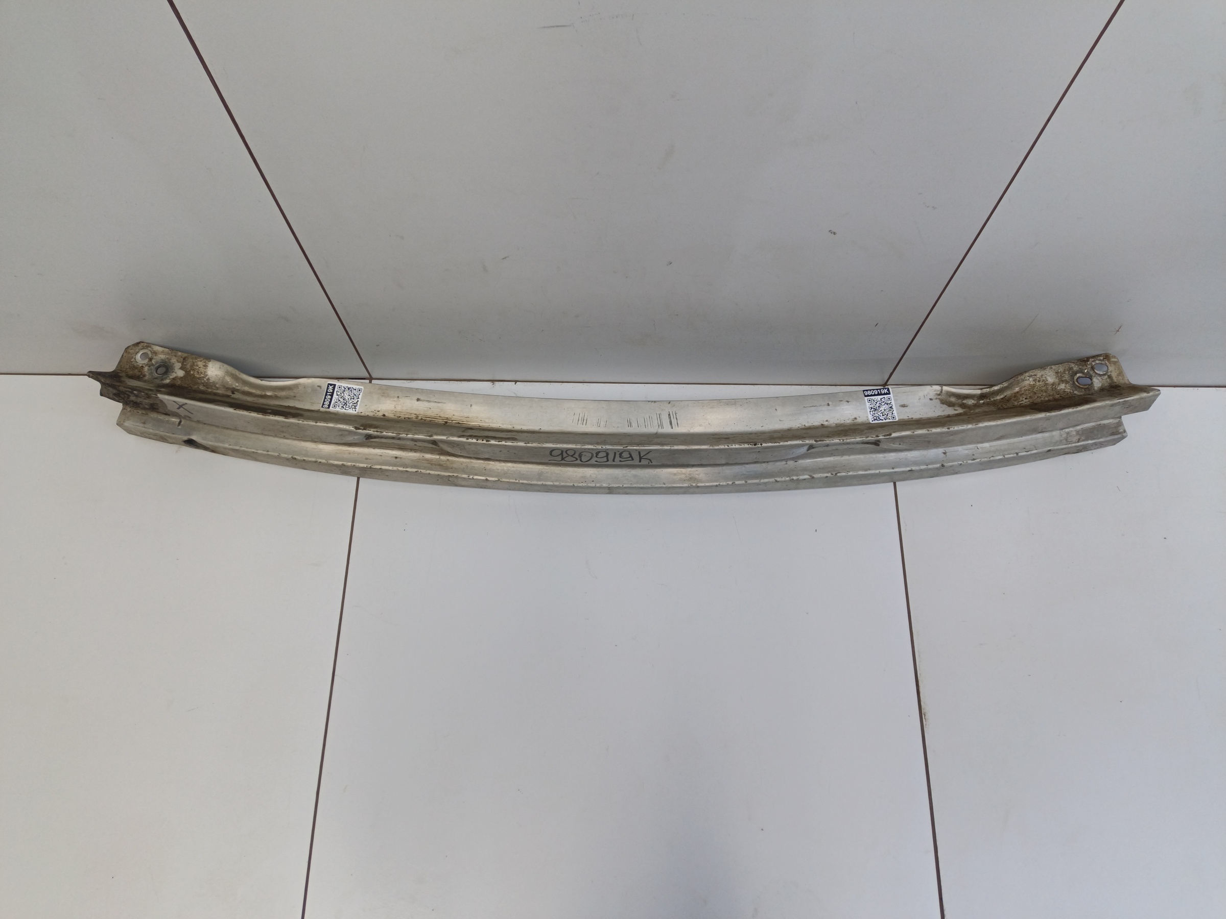 Усилитель заднего бампера Porsche Macan 1