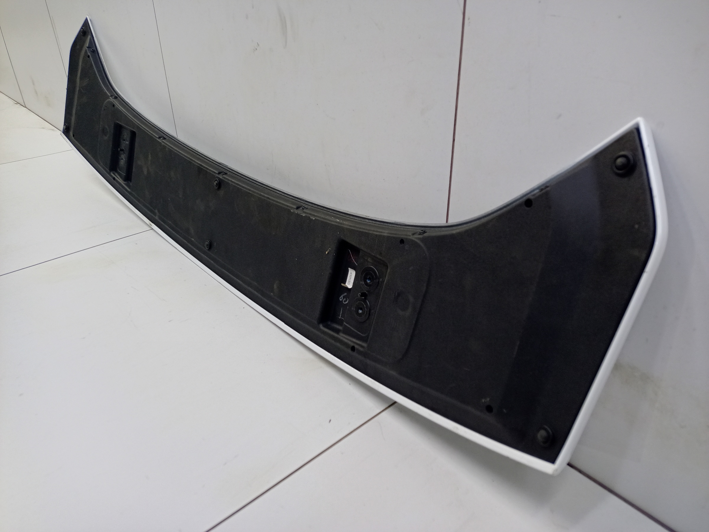 Спойлер крышки багажника Changan Uni-V