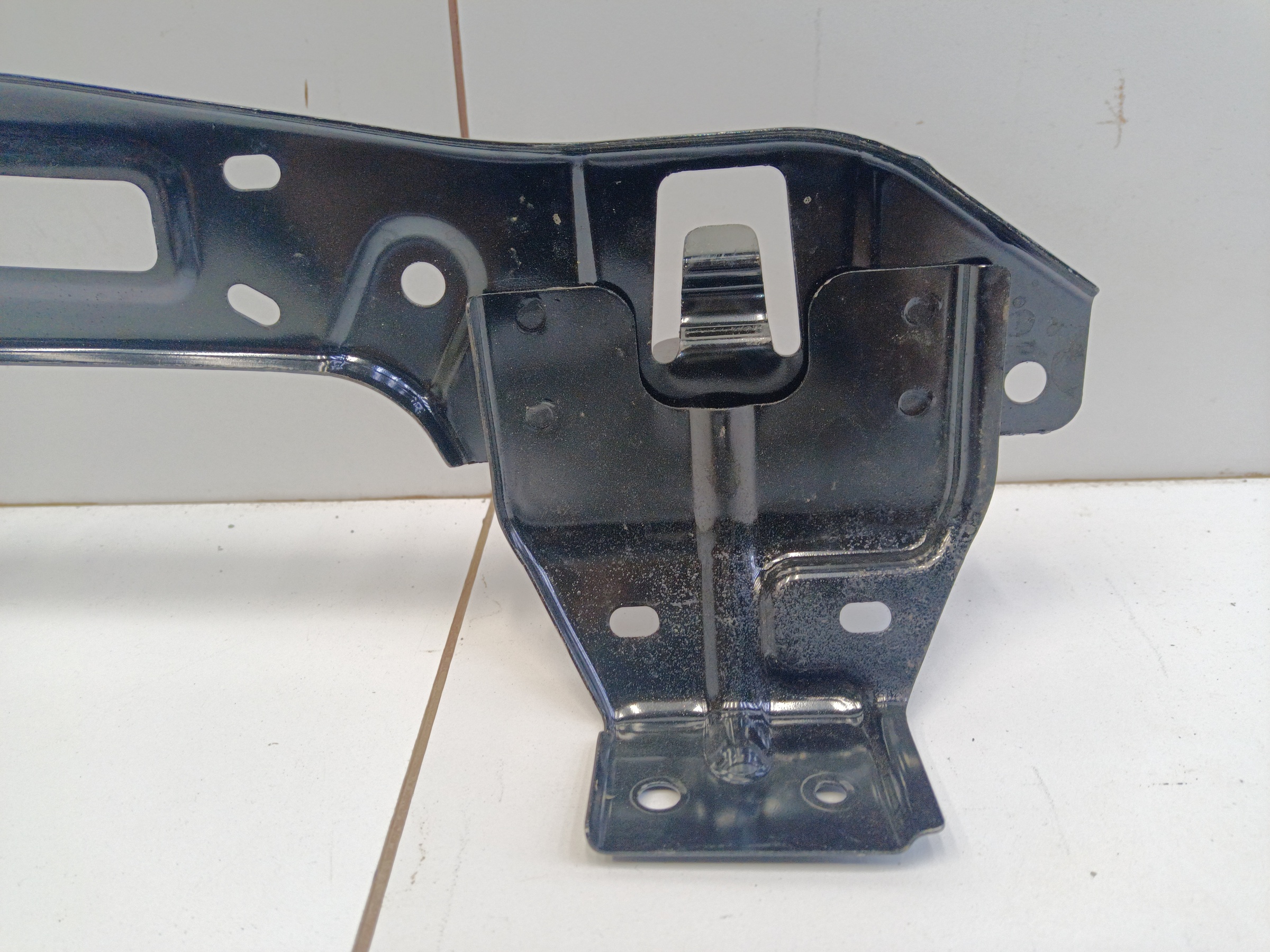 Кронштейн переднего бампера Tank 500