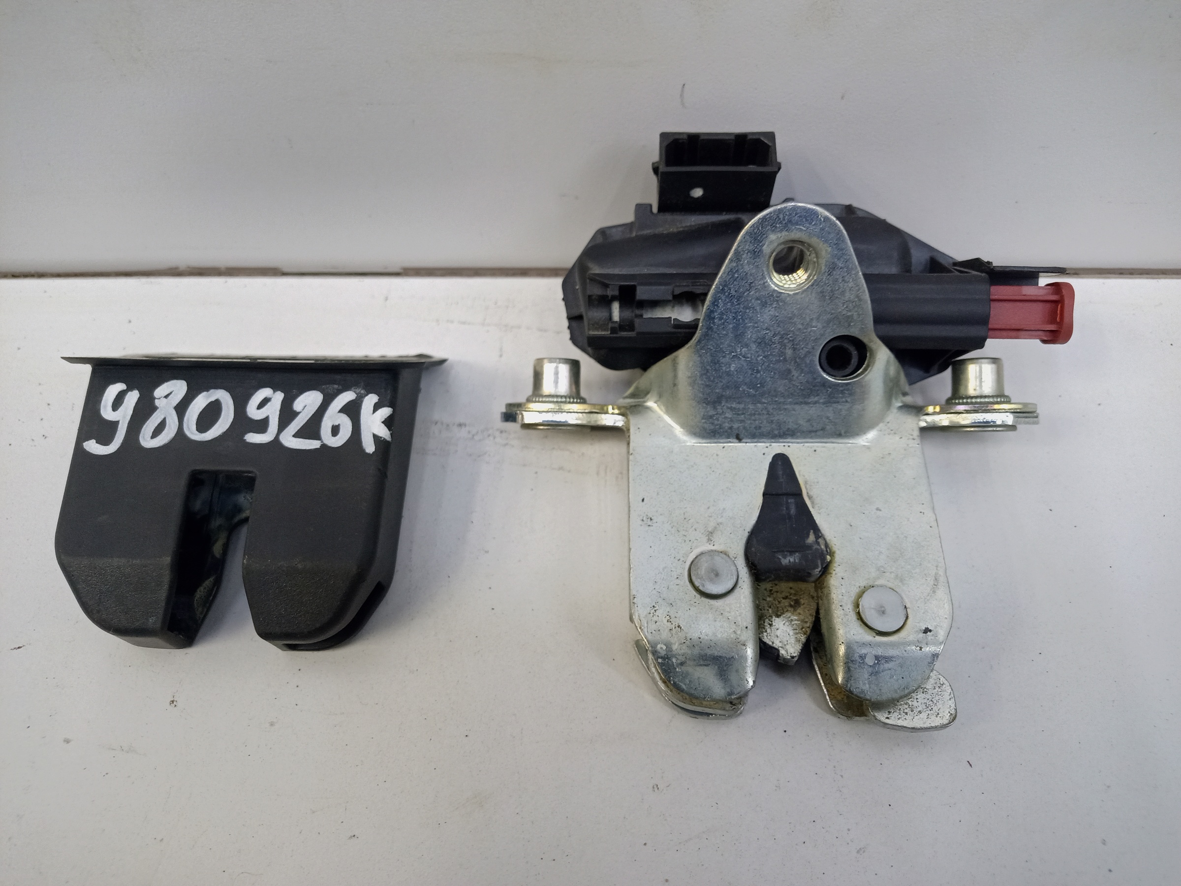 Замок крышки багажника Volkswagen Polo 5 Sedan