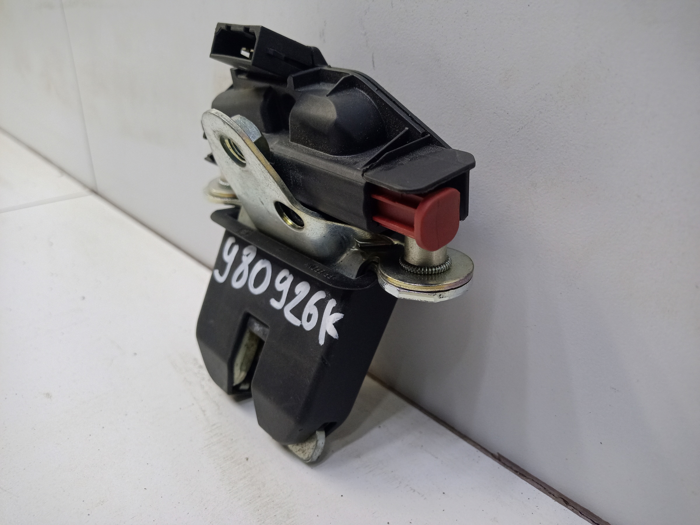 Замок крышки багажника Volkswagen Polo 5 Sedan