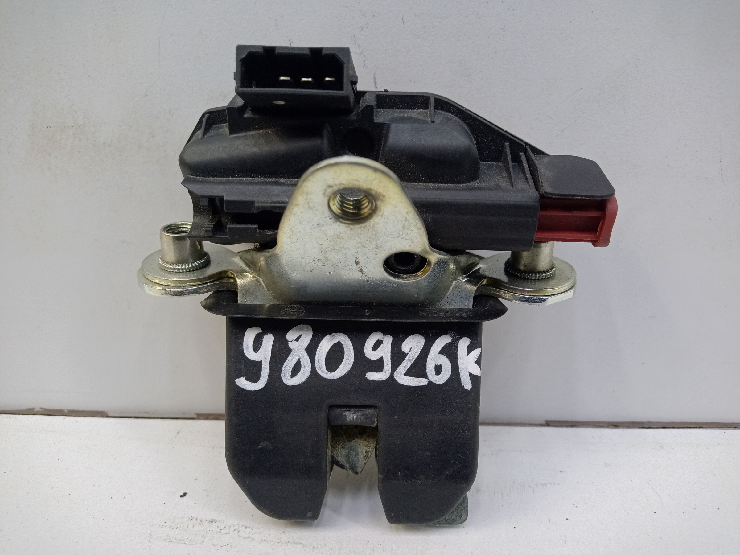 Замок крышки багажника Volkswagen Polo 5 Sedan