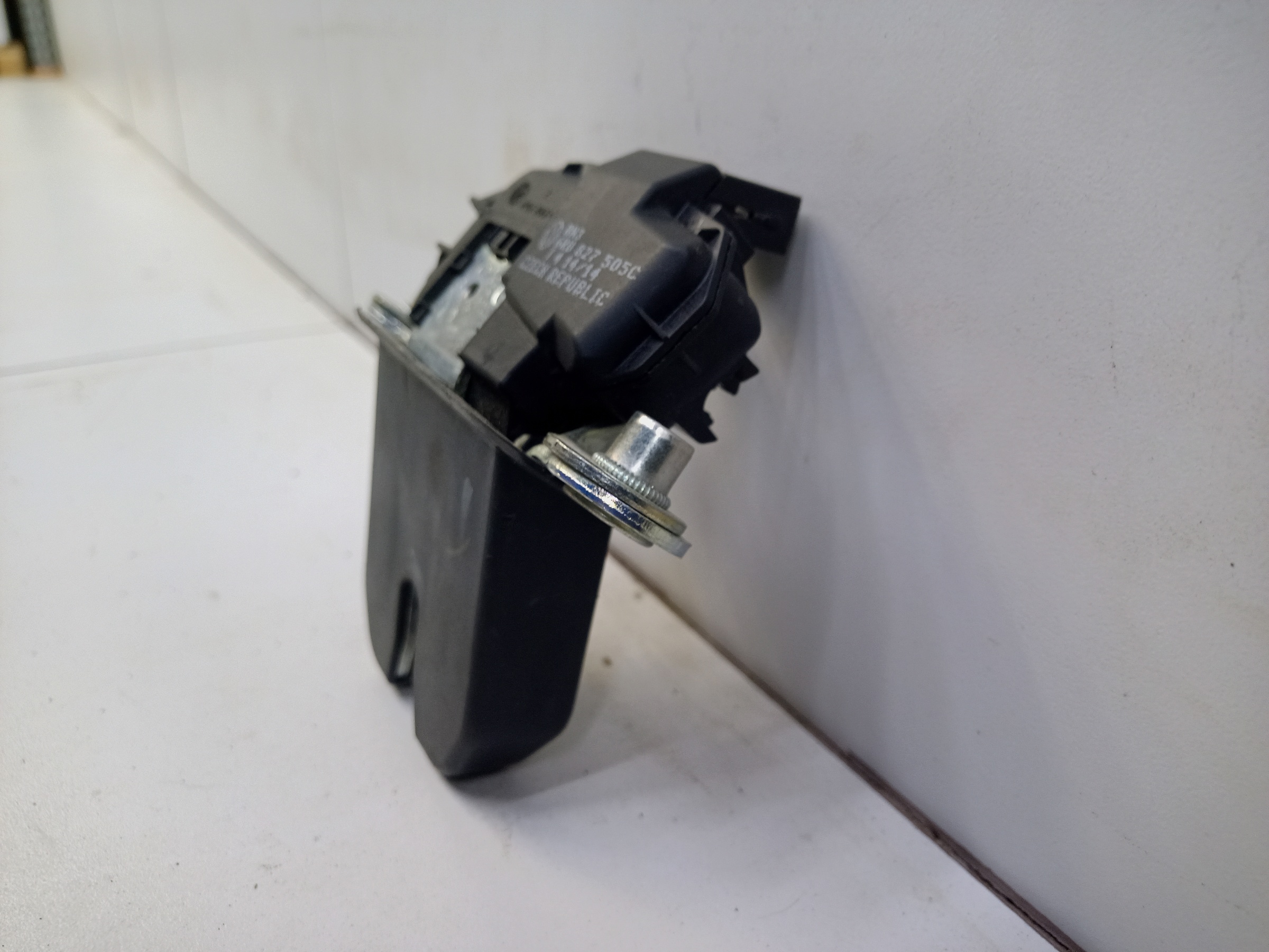 Замок крышки багажника Volkswagen Polo 5 Sedan