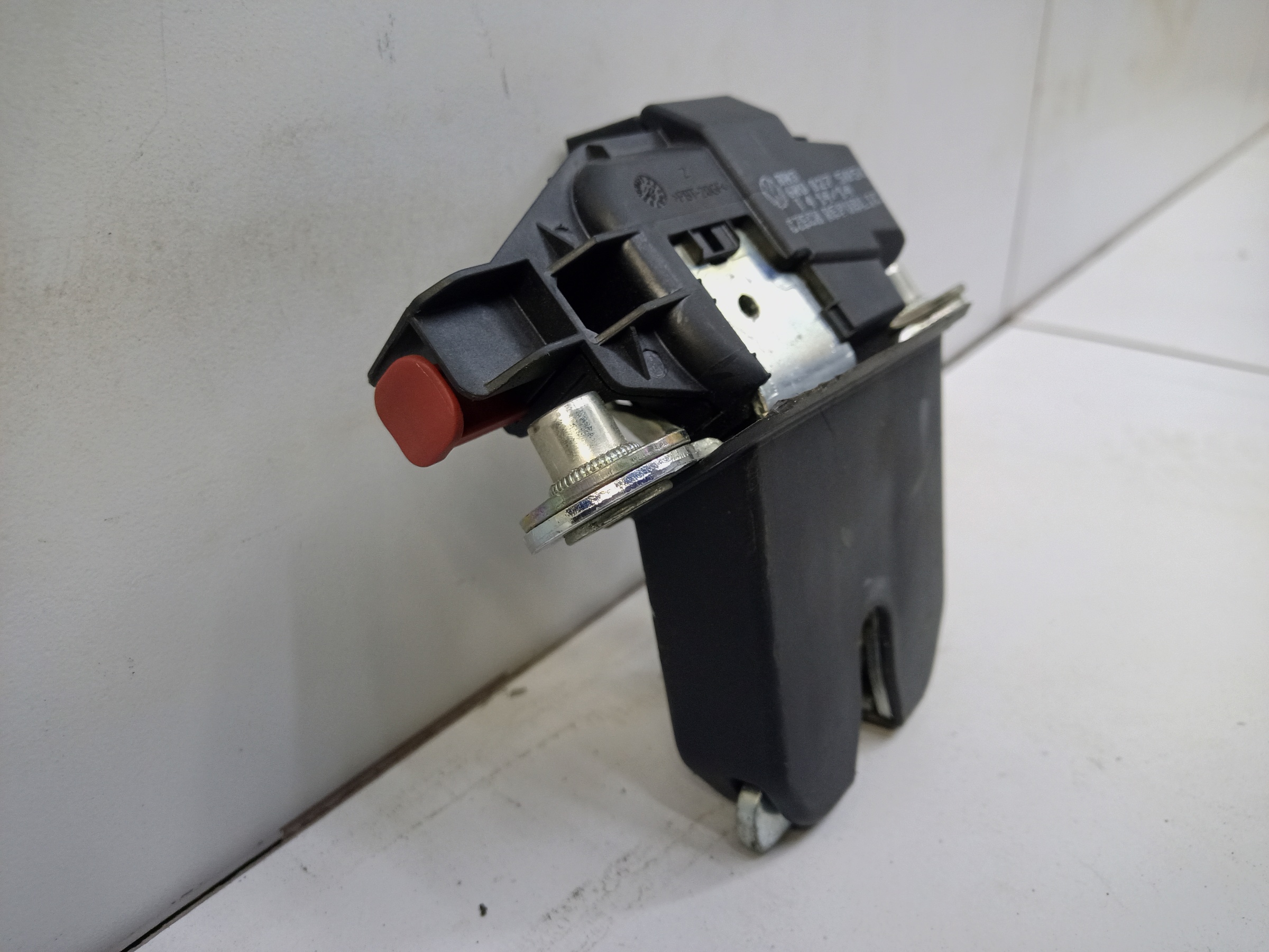 Замок крышки багажника Volkswagen Polo 5 Sedan