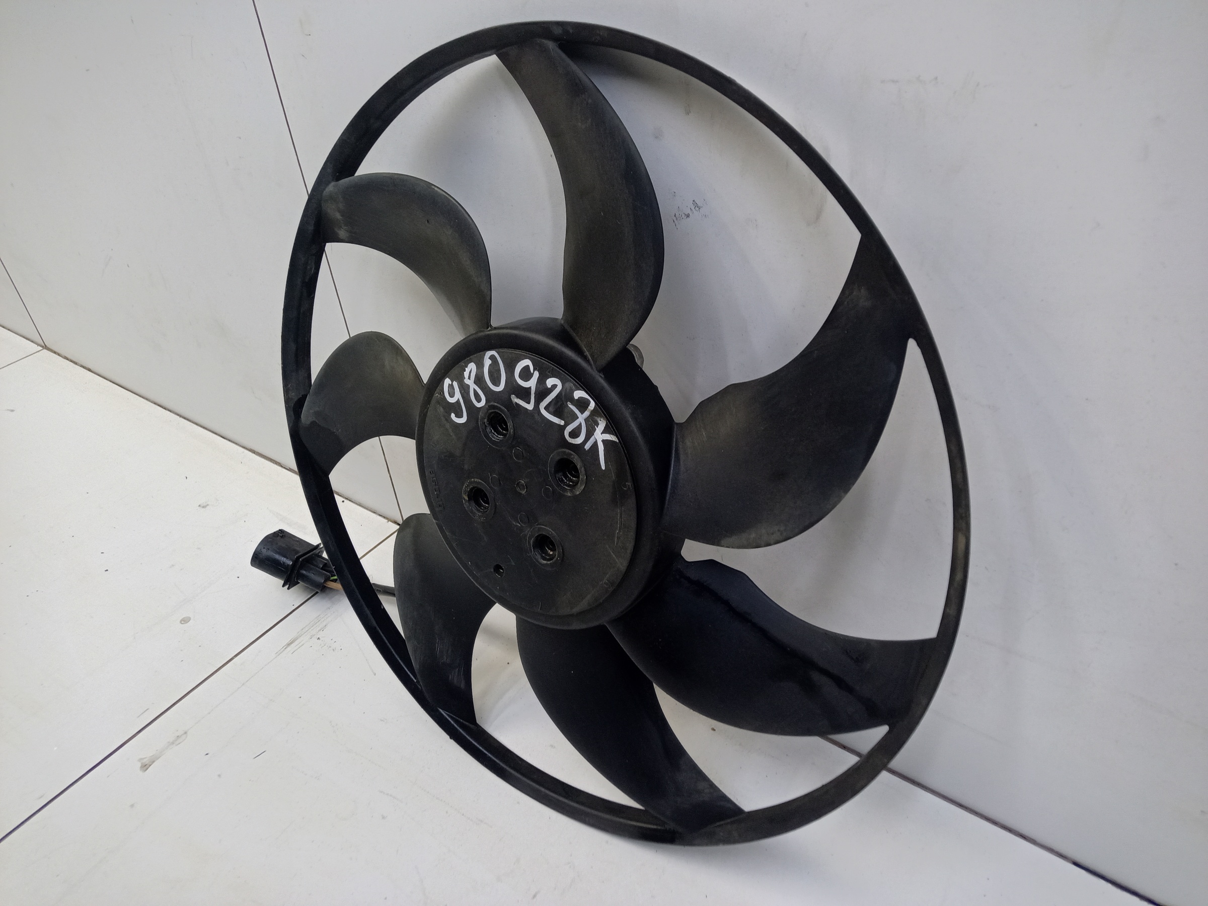 Вентилятор радиатора Audi A4 B9